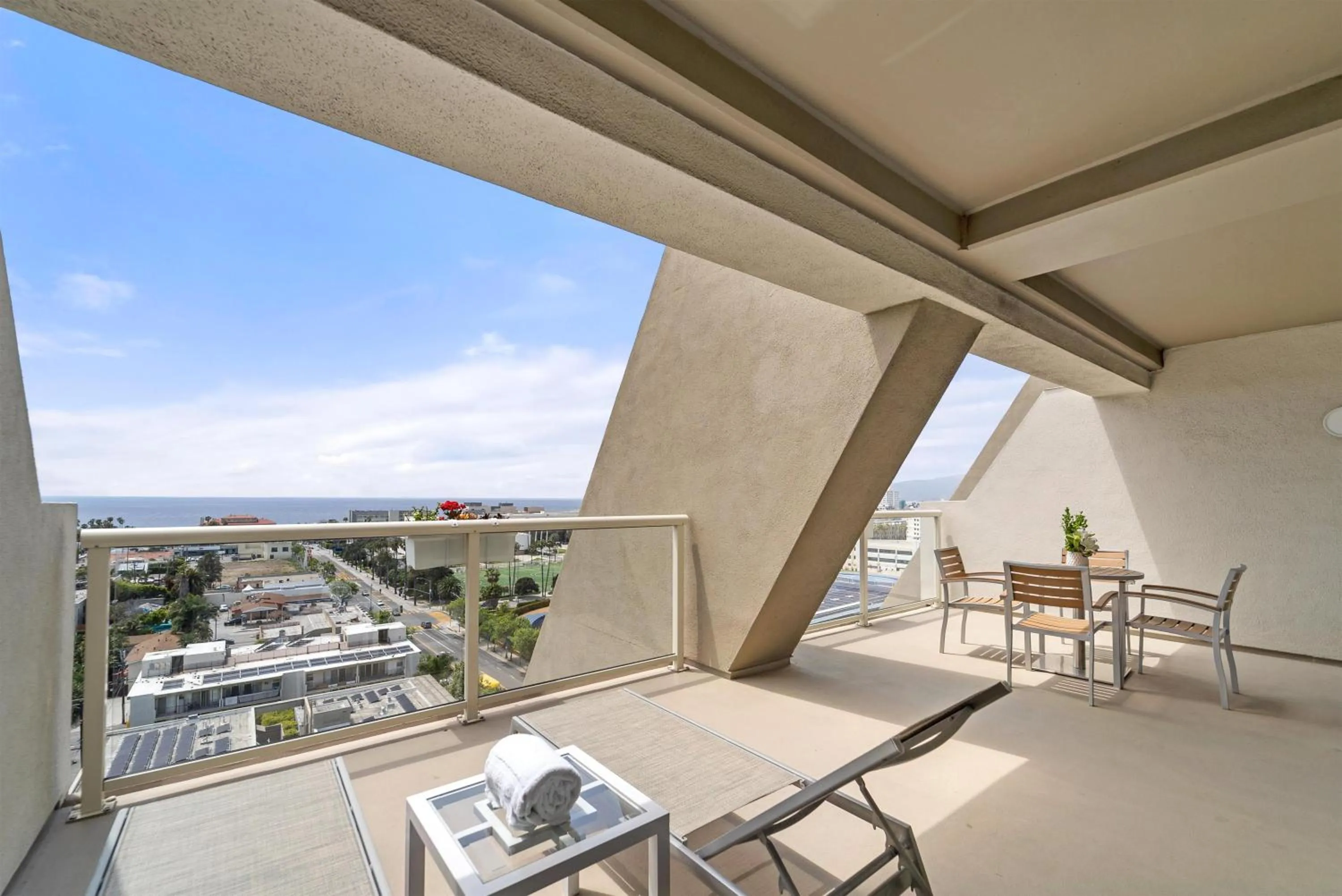Bedroom in Hyatt Centric Delfina Santa Monica