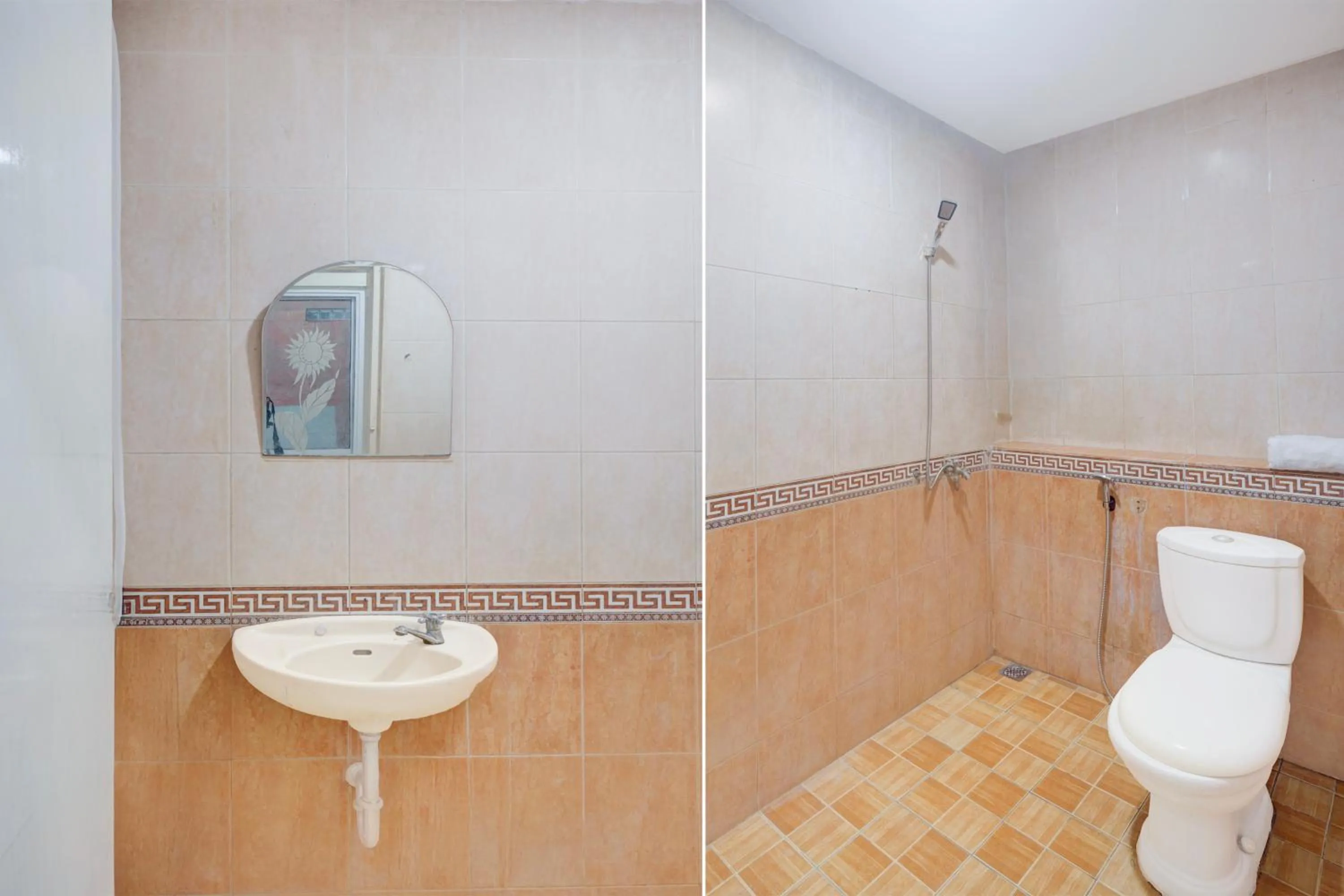 Bathroom in Hotel O Bogor Near Museum Peta