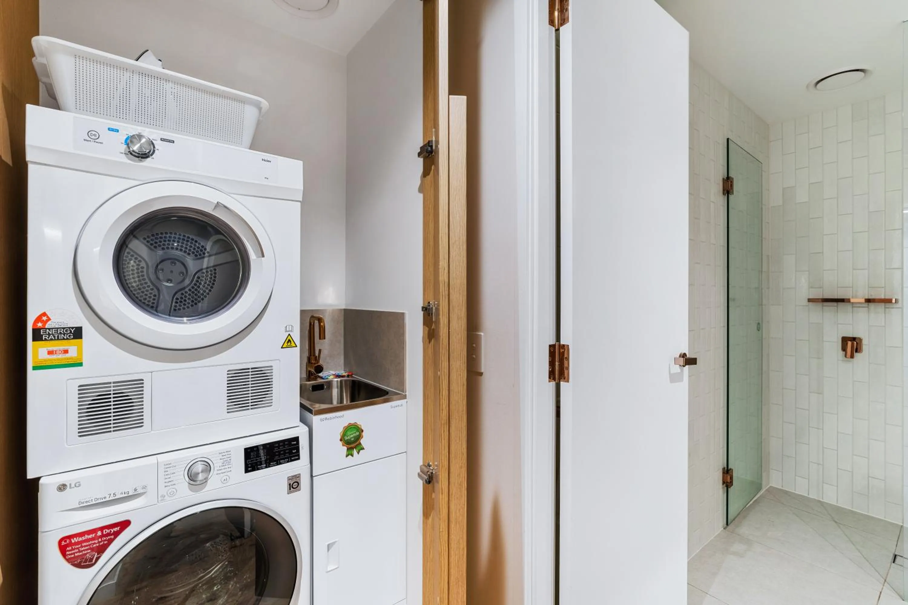 washing machine in Collins House Apartments by CLLIX