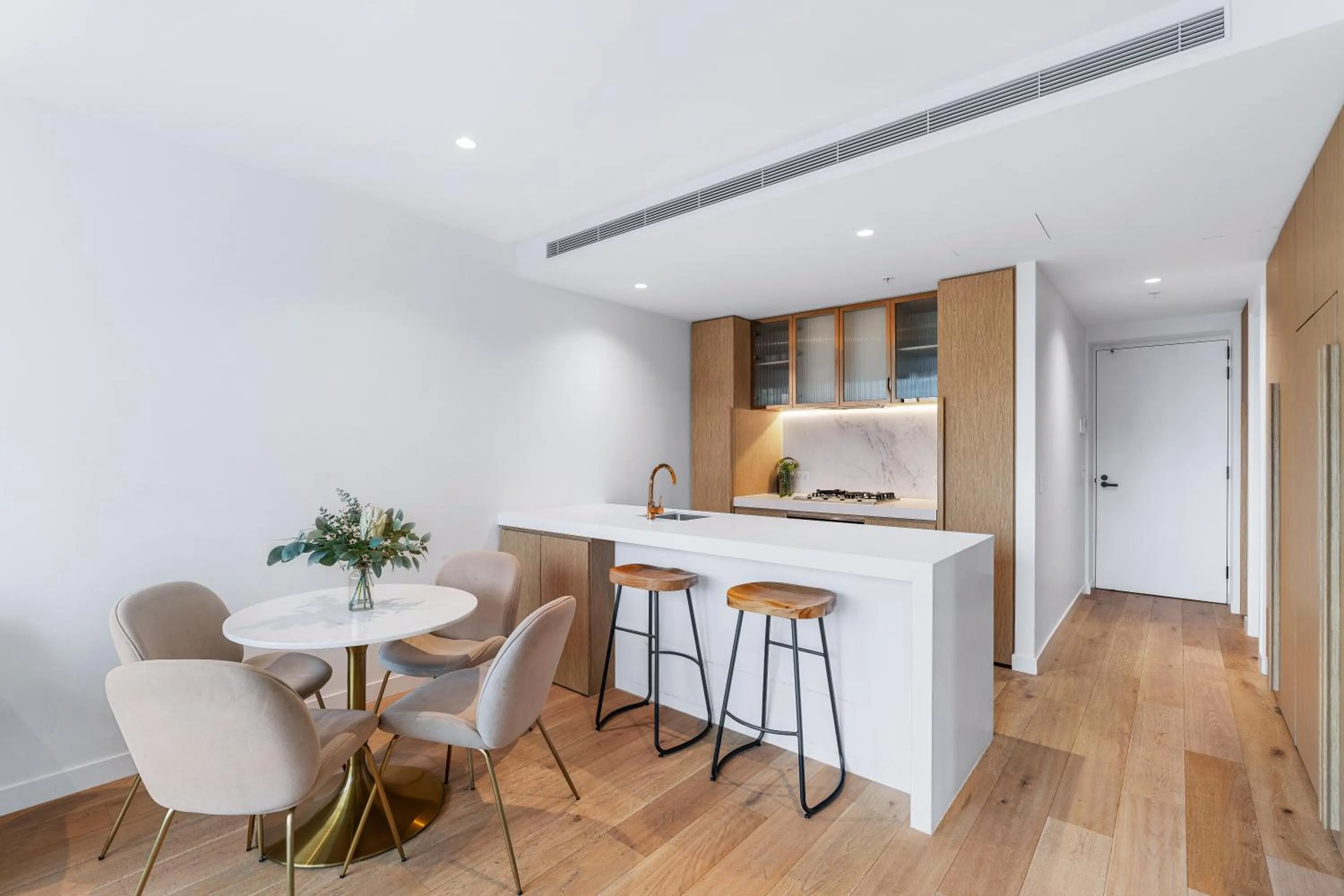 Kitchen or kitchenette in Collins House Apartments by CLLIX