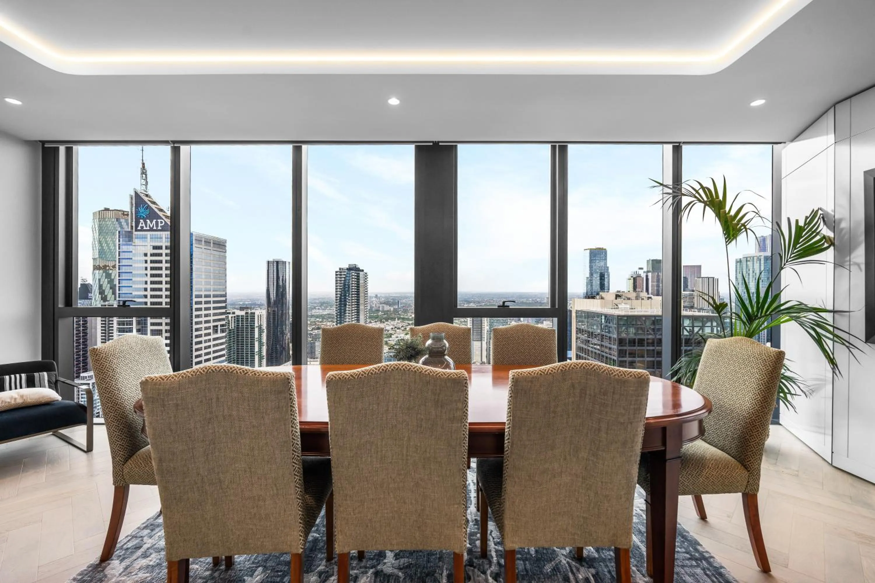 Dining area in Collins House Apartments by CLLIX