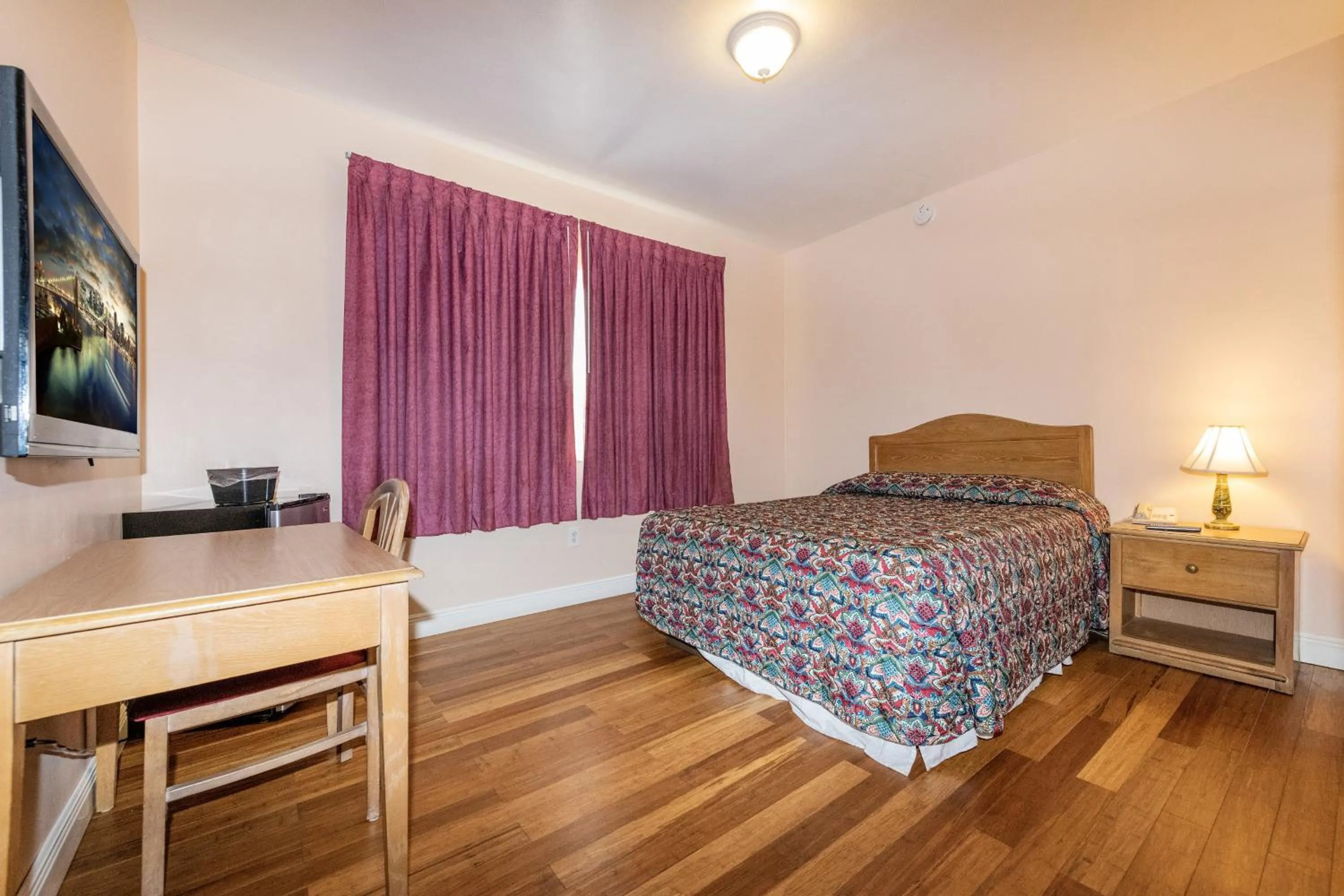 Bed in Ocean Beach Suites