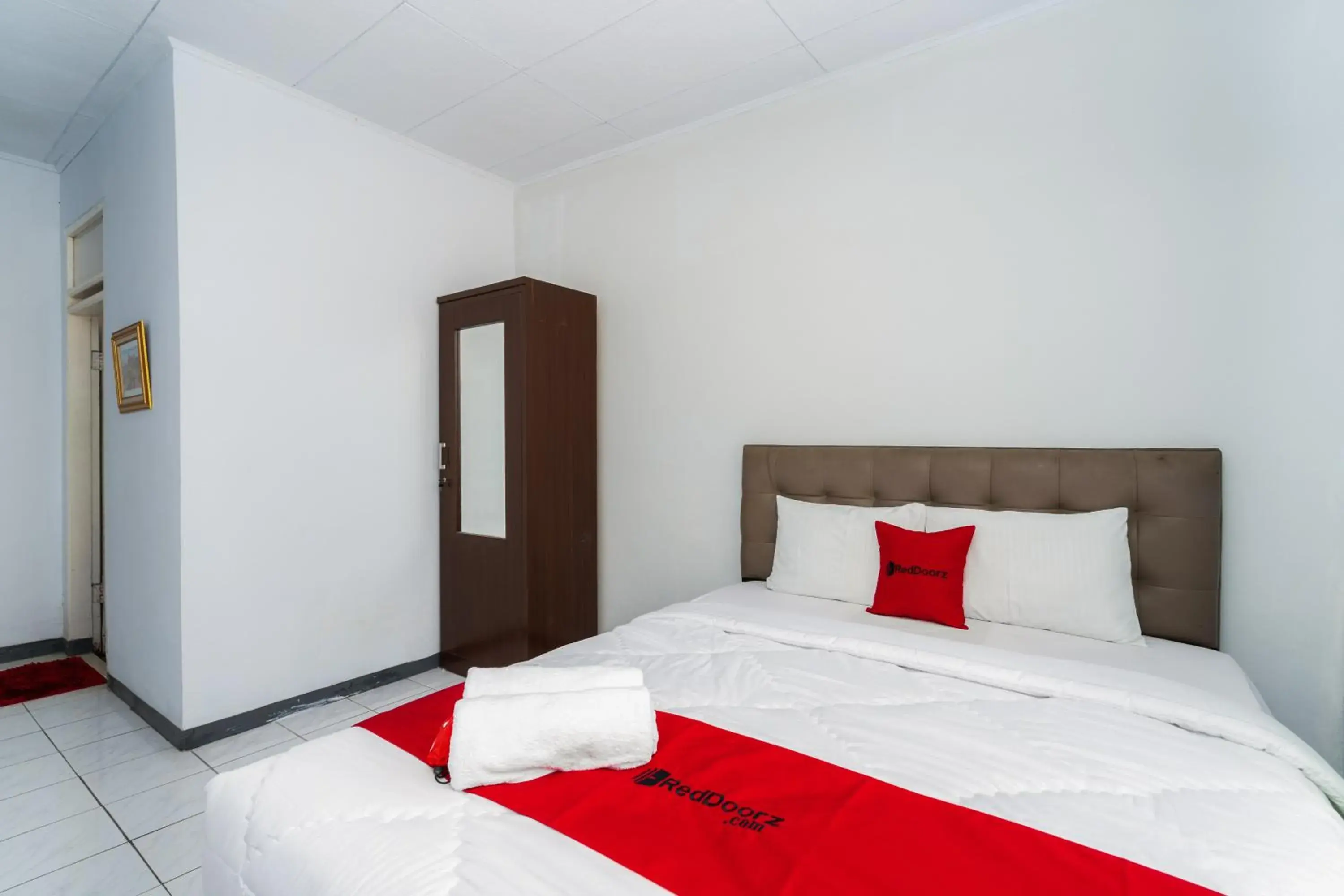 Bedroom, Bed in RedDoorz Syariah near RSUD Cimacan Bedroom, Bed in RedDoorz Syariah near RSUD Cimacan