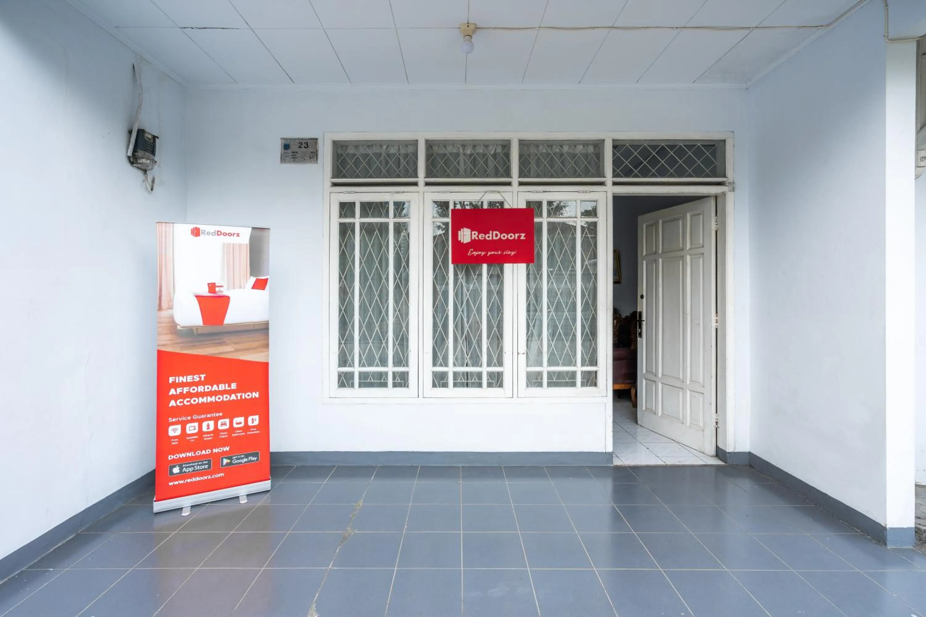 Property logo or sign in RedDoorz Syariah near RSUD Cimacan
