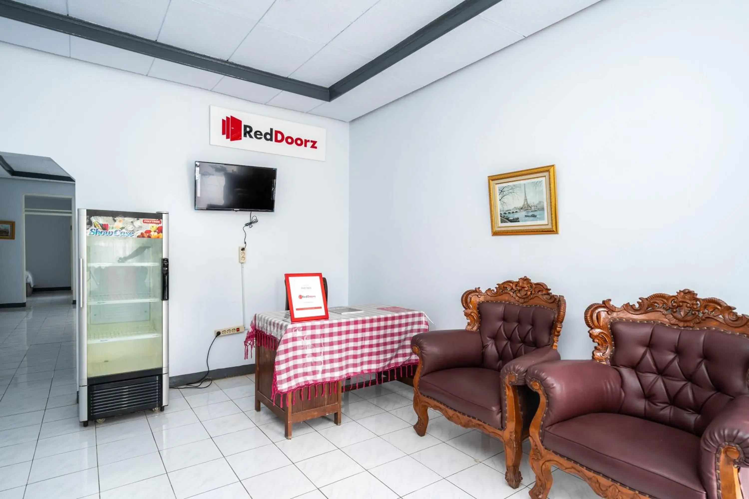 Lobby or reception in RedDoorz Syariah near RSUD Cimacan Lobby or reception in RedDoorz Syariah near RSUD Cimacan