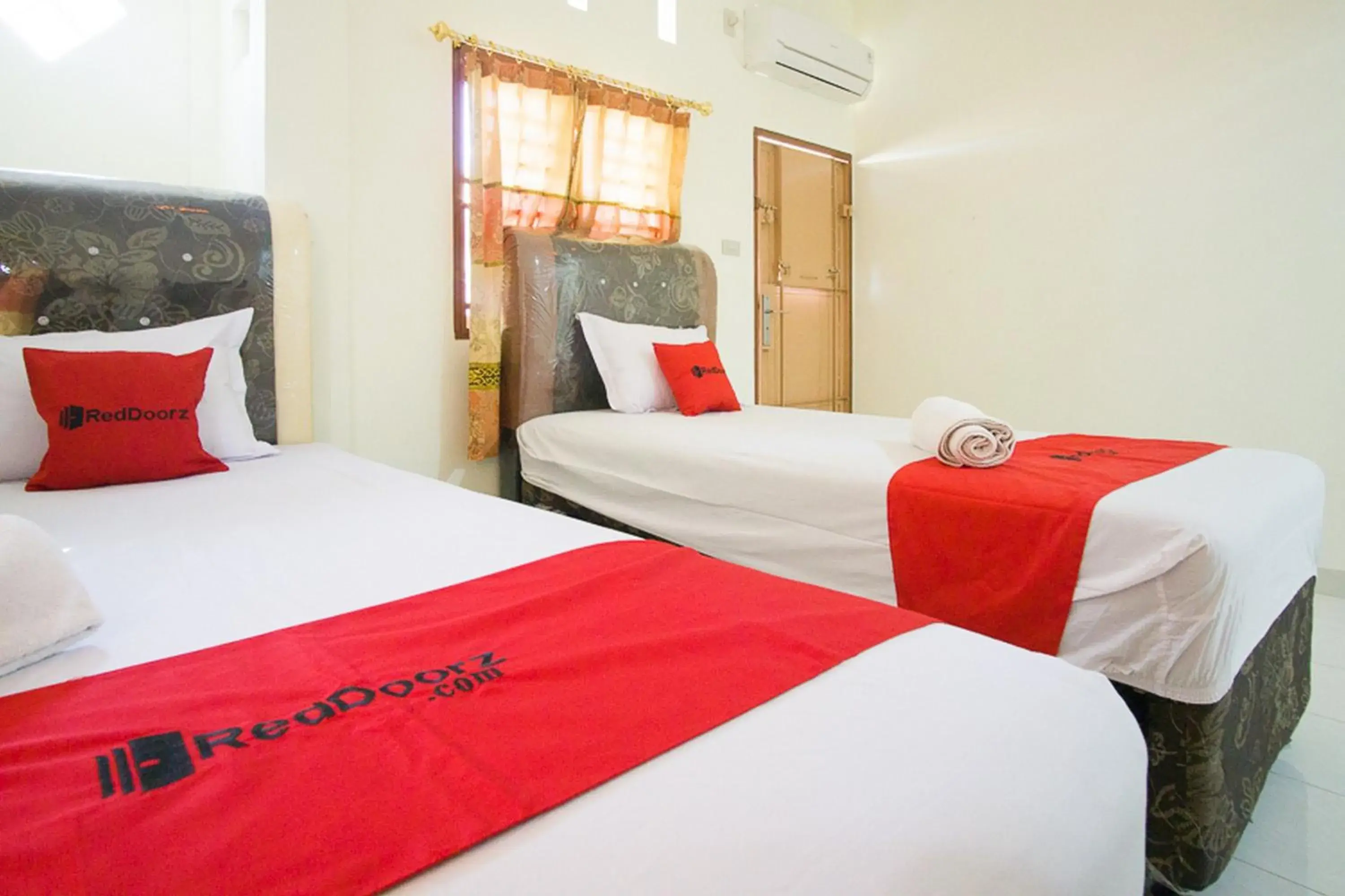 Bedroom, Bed in RedDoorz @ Pematangsiantar 2 Bedroom, Bed in RedDoorz @ Pematangsiantar 2