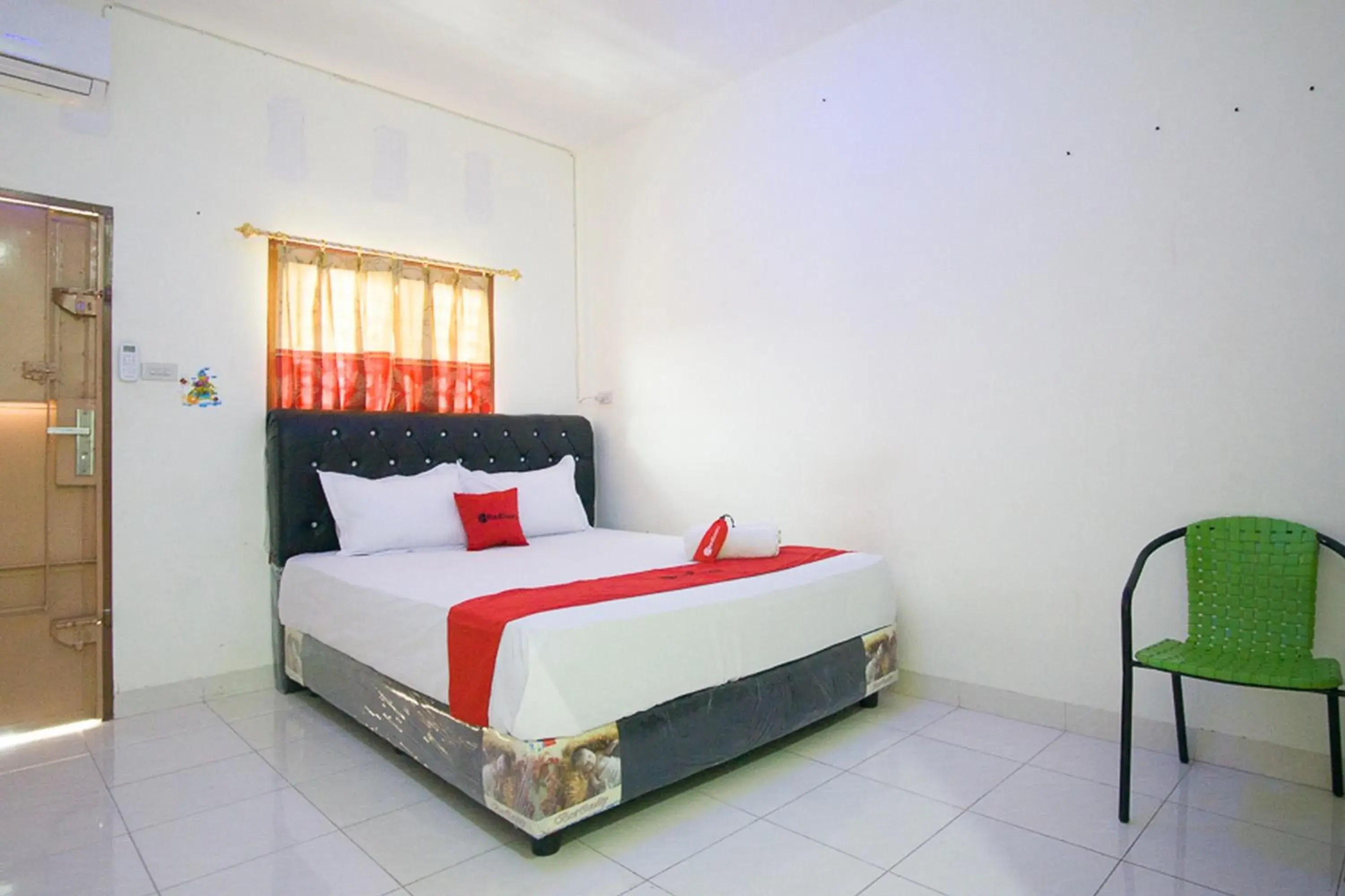 Bedroom, Bed in RedDoorz @ Pematangsiantar 2 Bedroom, Bed in RedDoorz @ Pematangsiantar 2