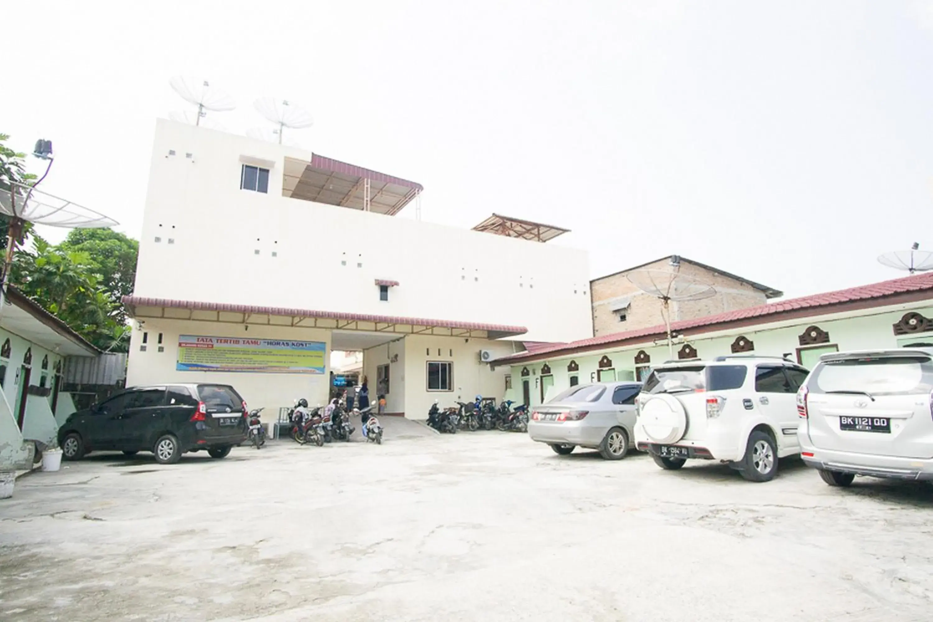 Property building in RedDoorz @ Pematangsiantar 2 Property building in RedDoorz @ Pematangsiantar 2