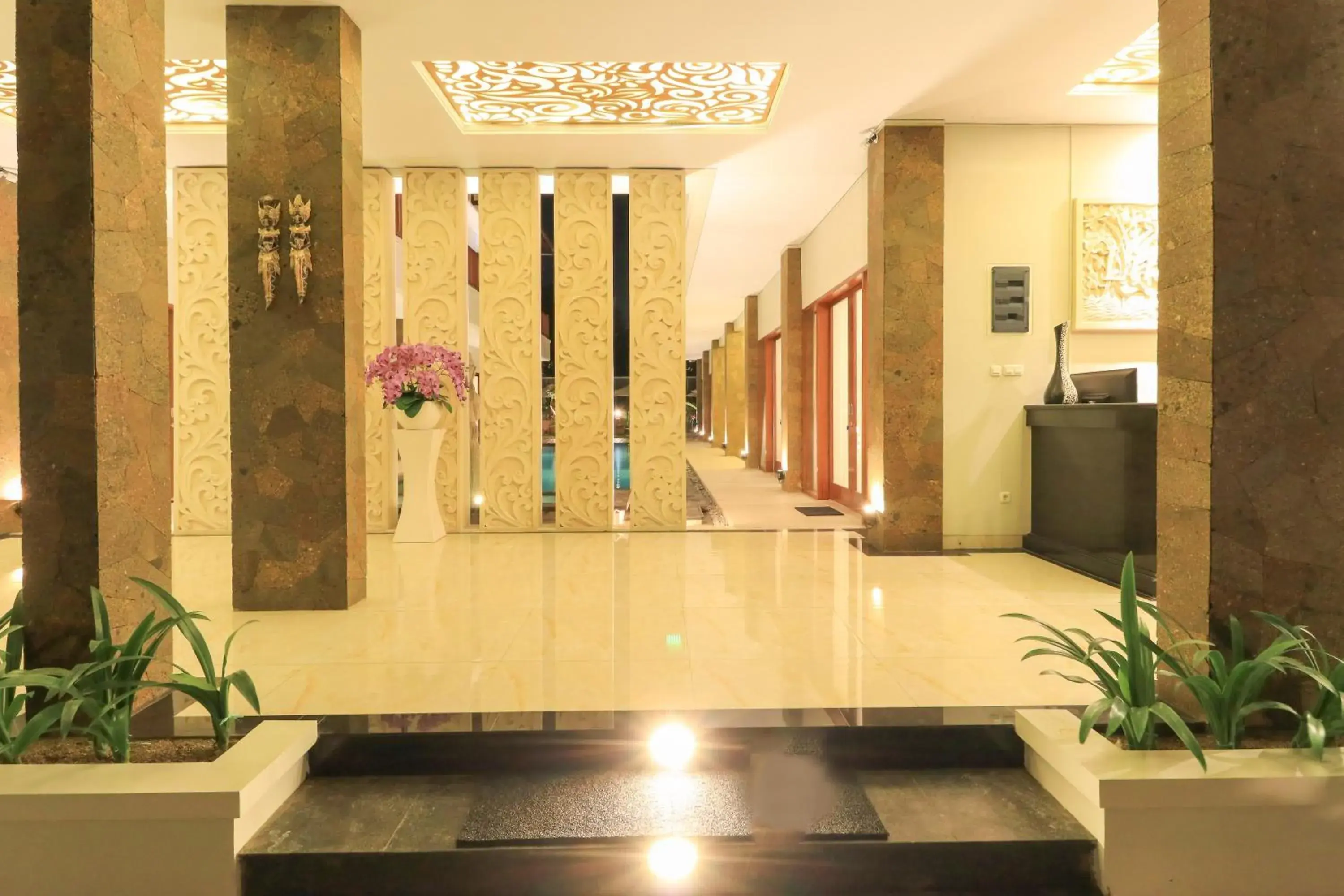 Facade/entrance, Lobby/Reception in Linda Villa 2