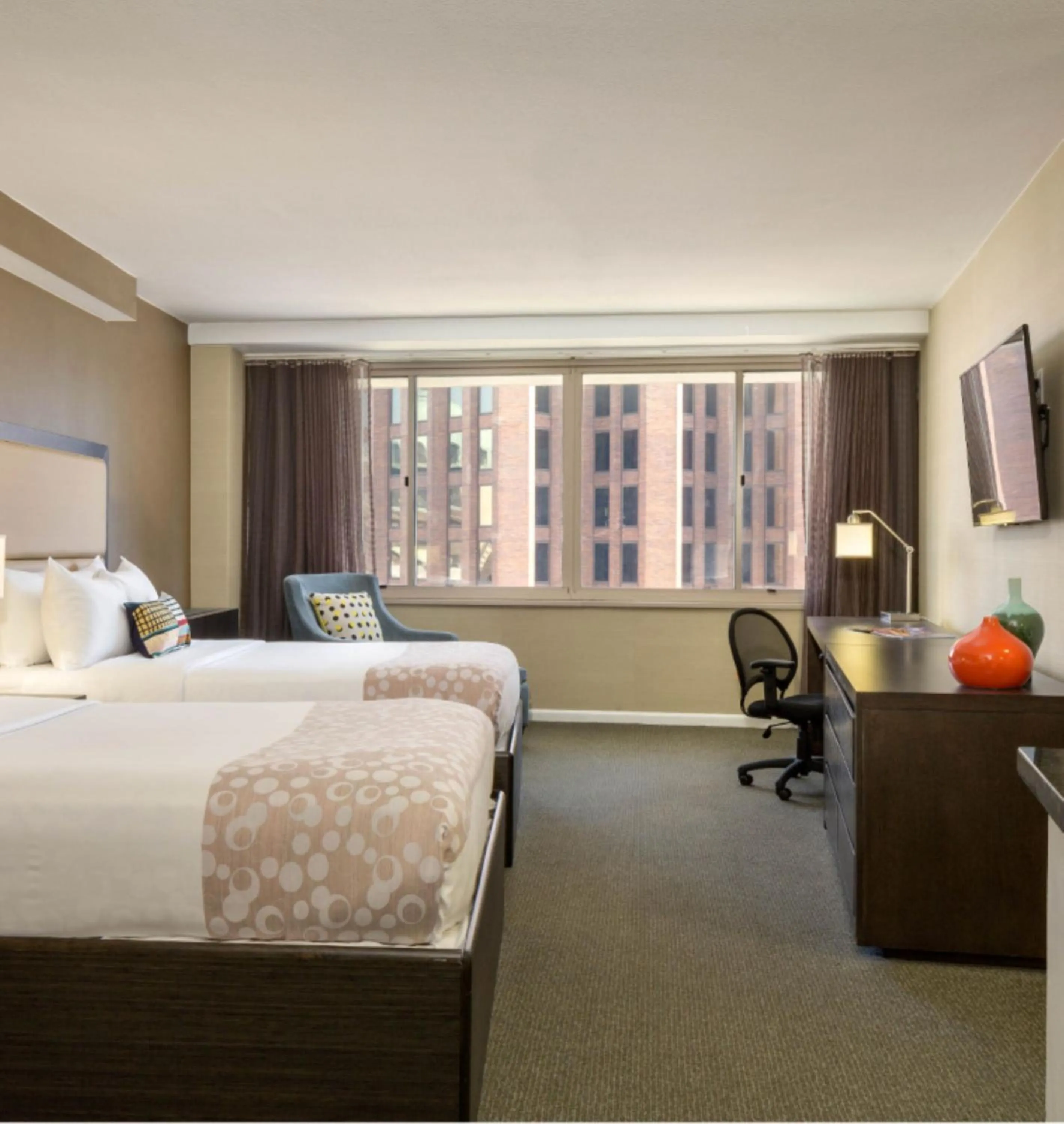 Bedroom, Bed in The Windsor Suites