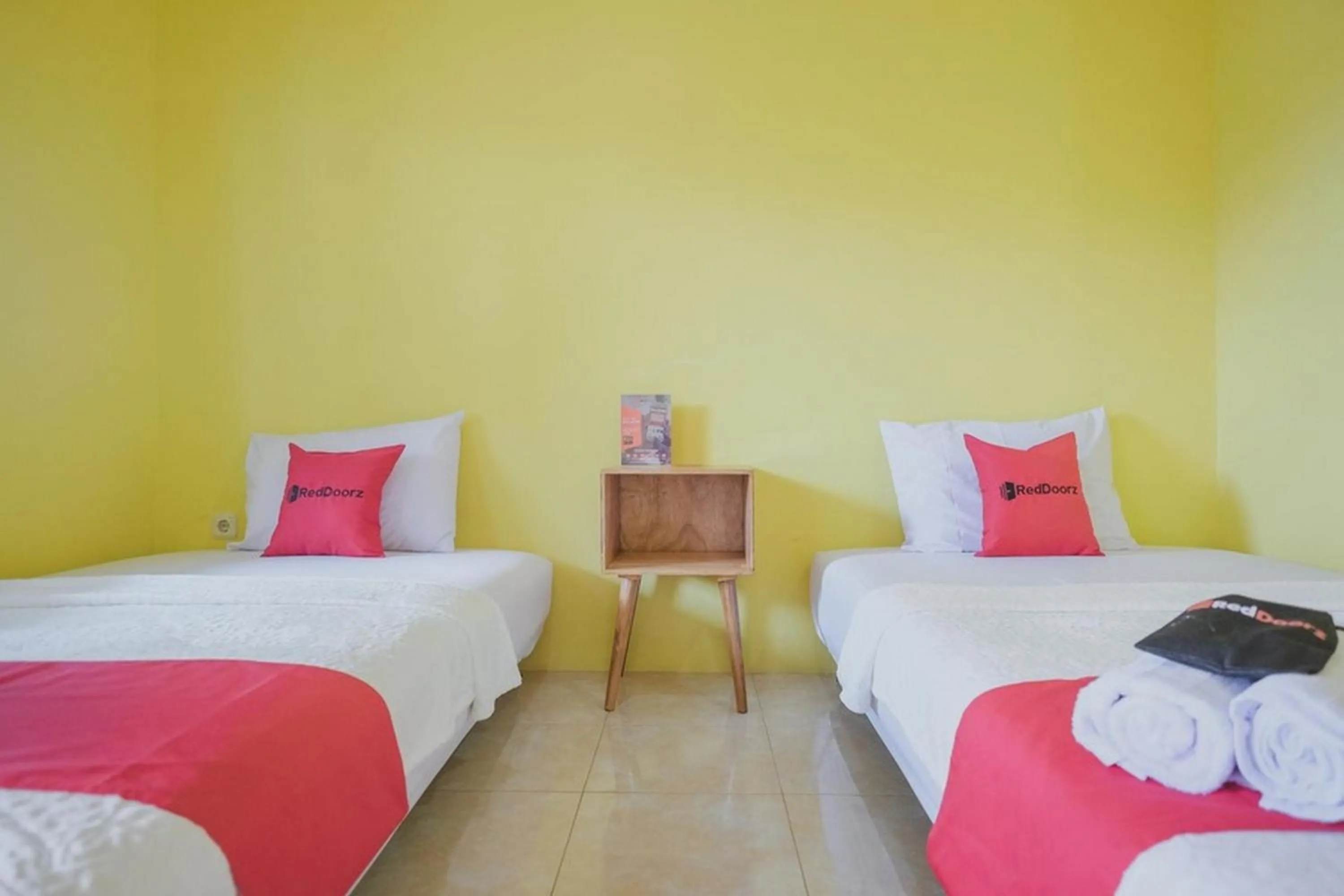 Bedroom, Bed in RedDoorz Syariah near Kantor Walikota Jambi