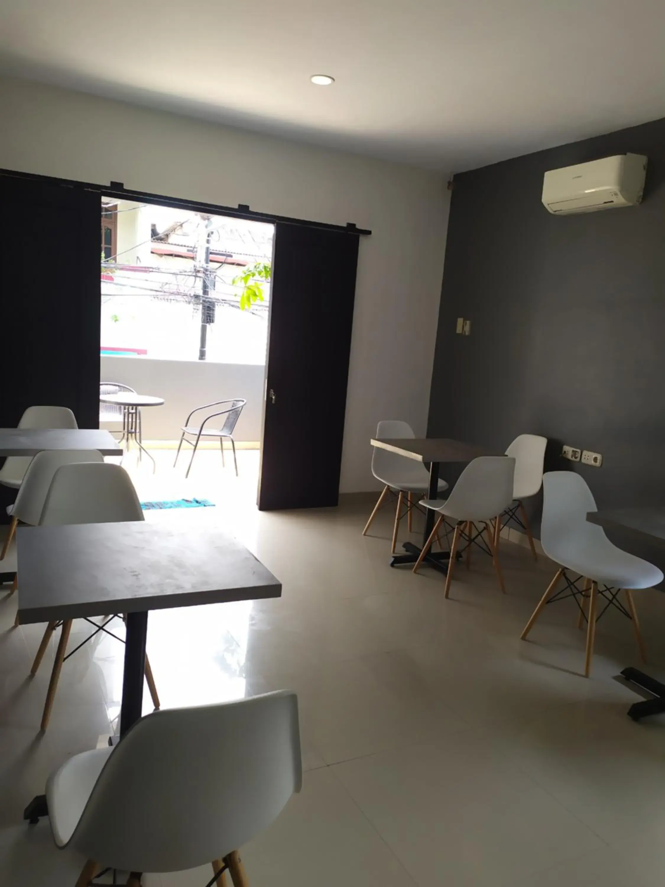 Restaurant/places to eat in Puri Maju Hotel Restaurant/places to eat in Puri Maju Hotel