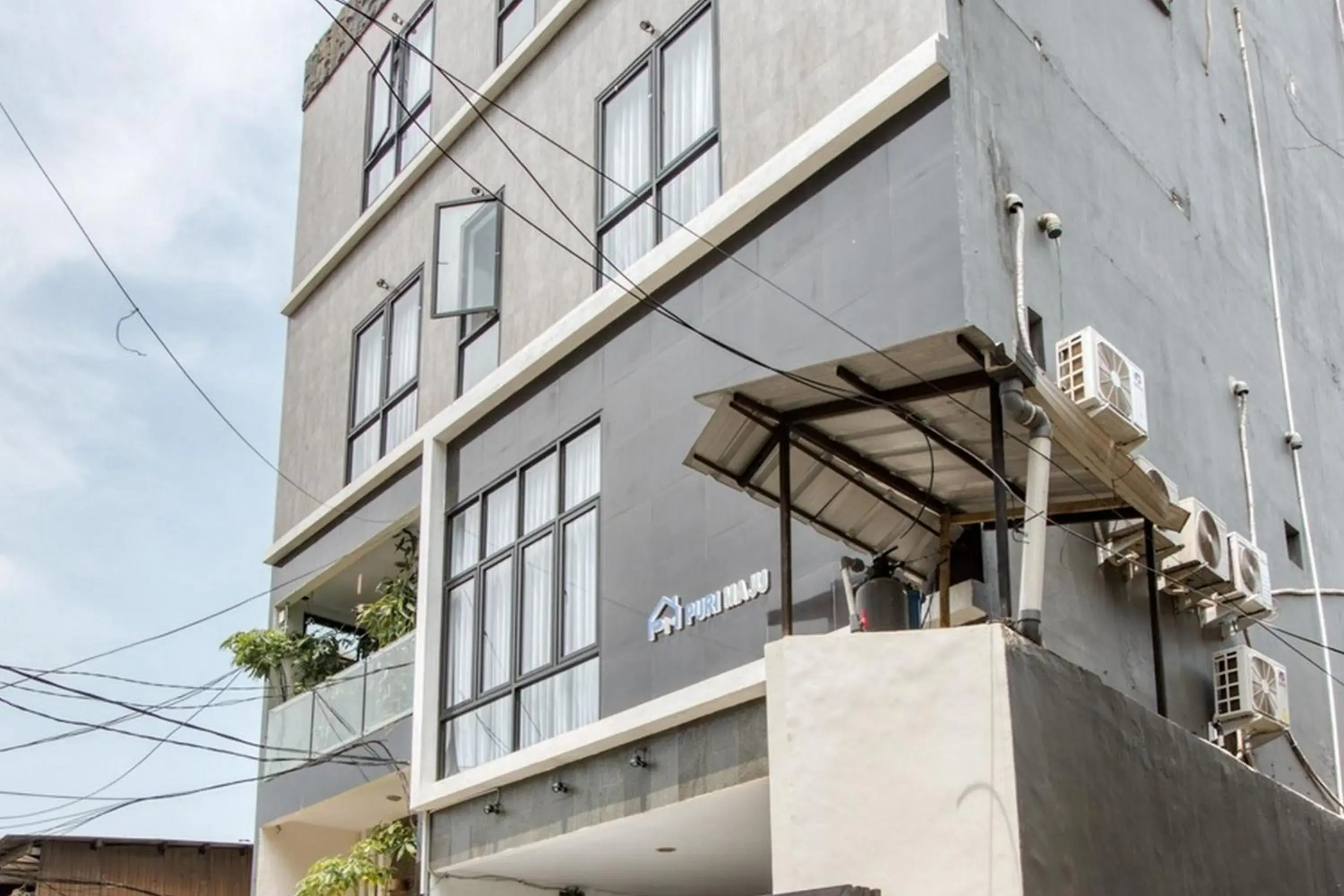 Property building in Puri Maju Hotel Property building in Puri Maju Hotel