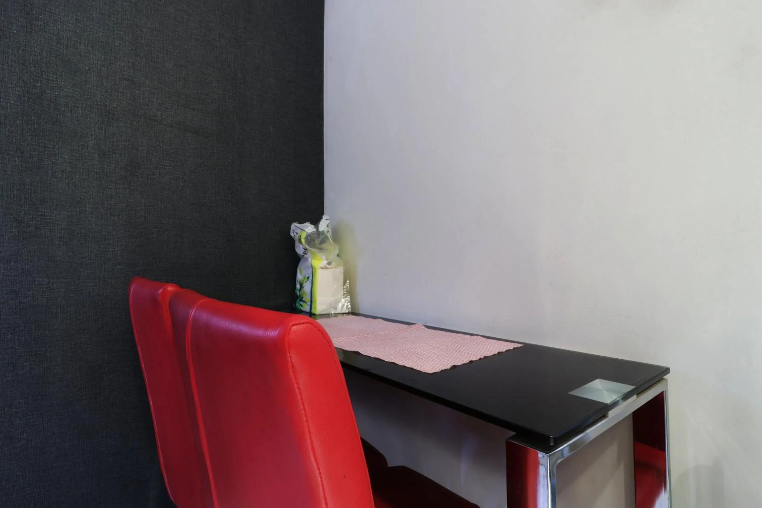 Seating area in Apartment Kalibata City by Novi