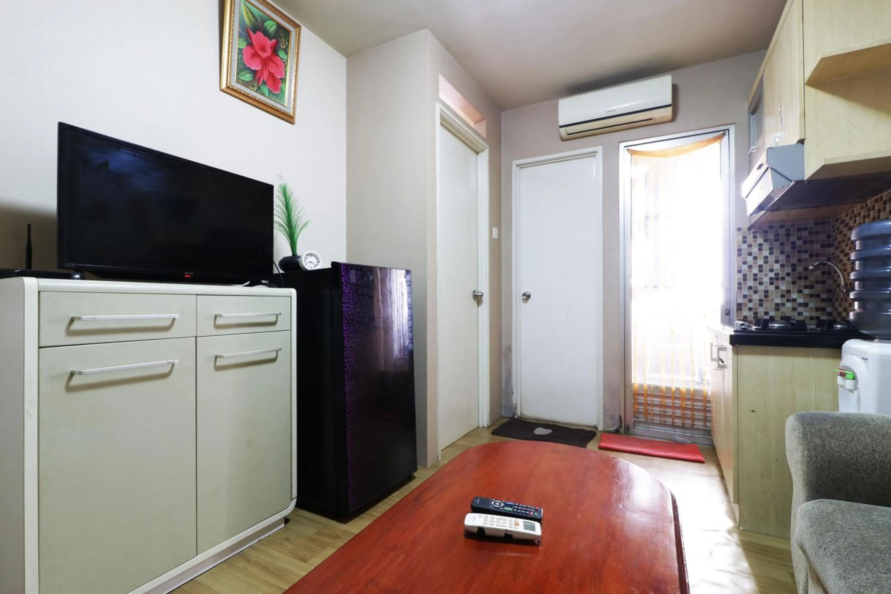 Living room in Apartment Kalibata City by Novi