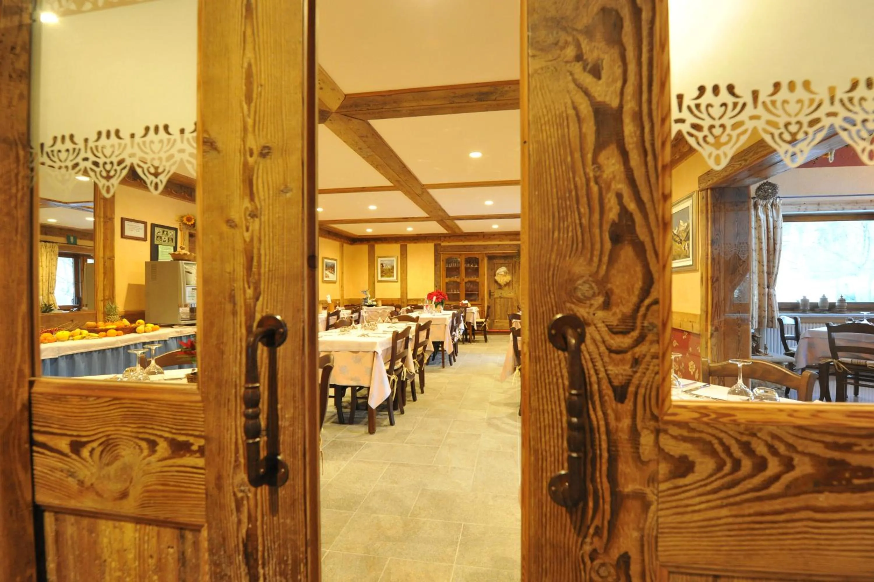 Restaurant/places to eat in Hotel Des Roses