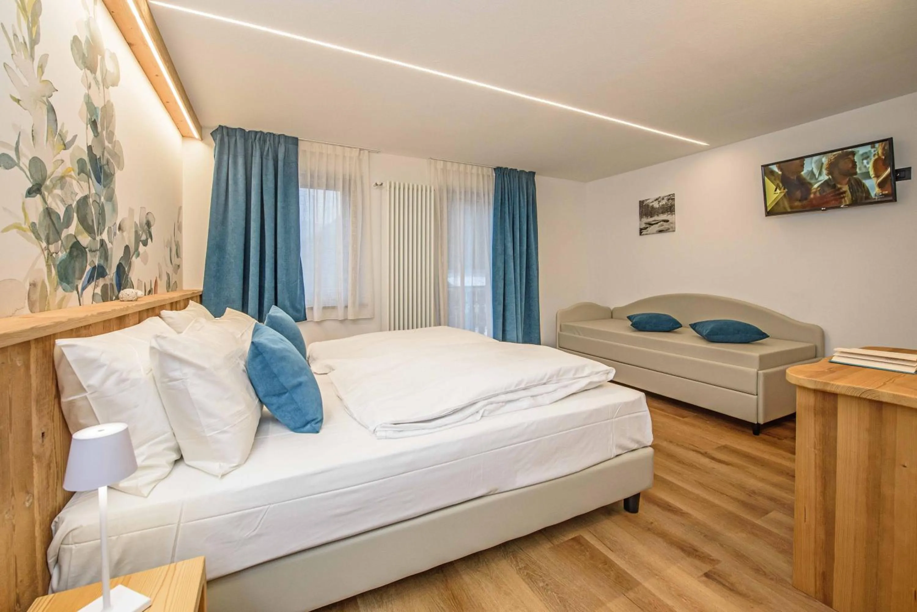 Bedroom, Bed in Hotel Des Roses