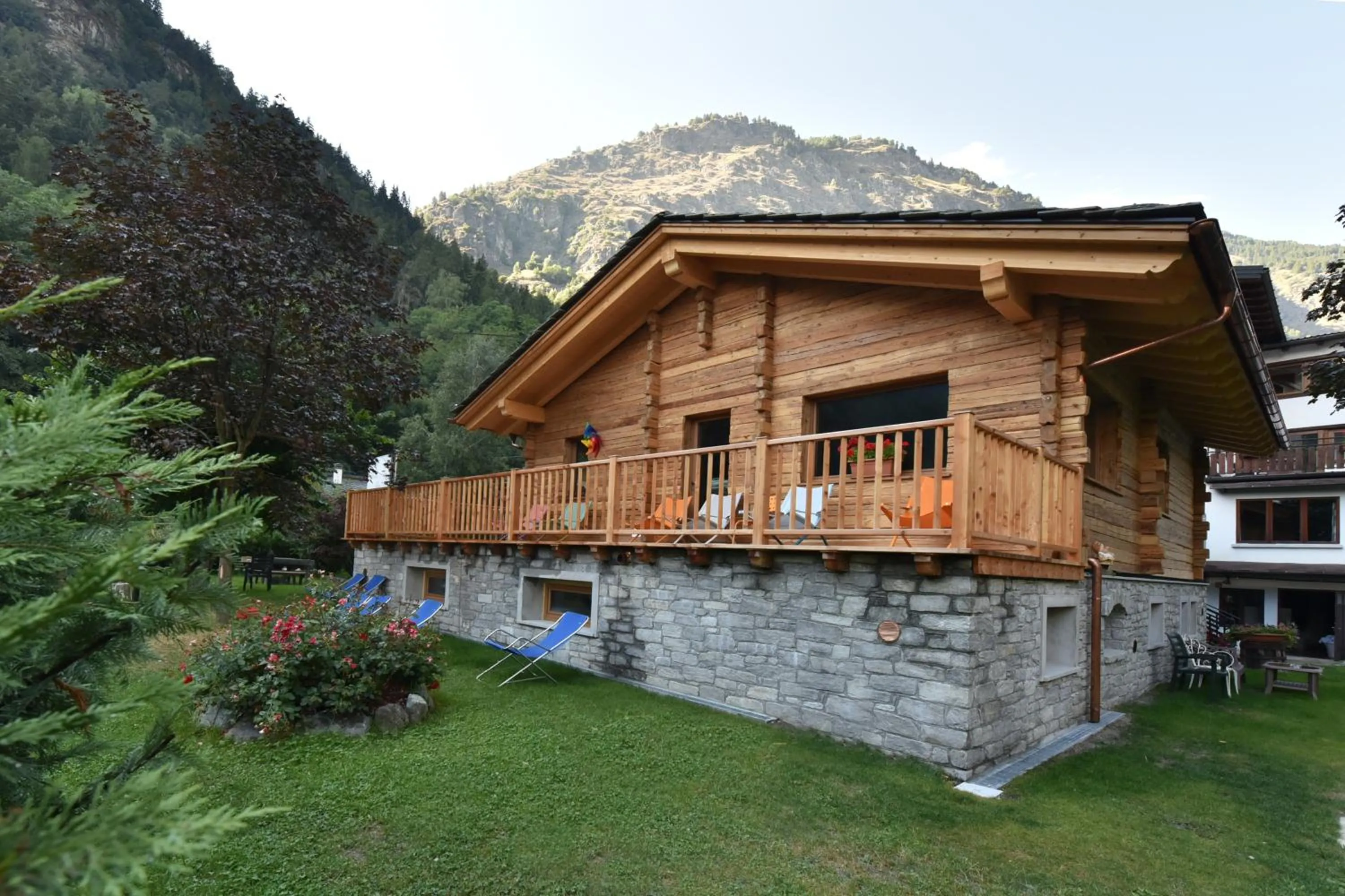 Property building in Hotel Des Roses