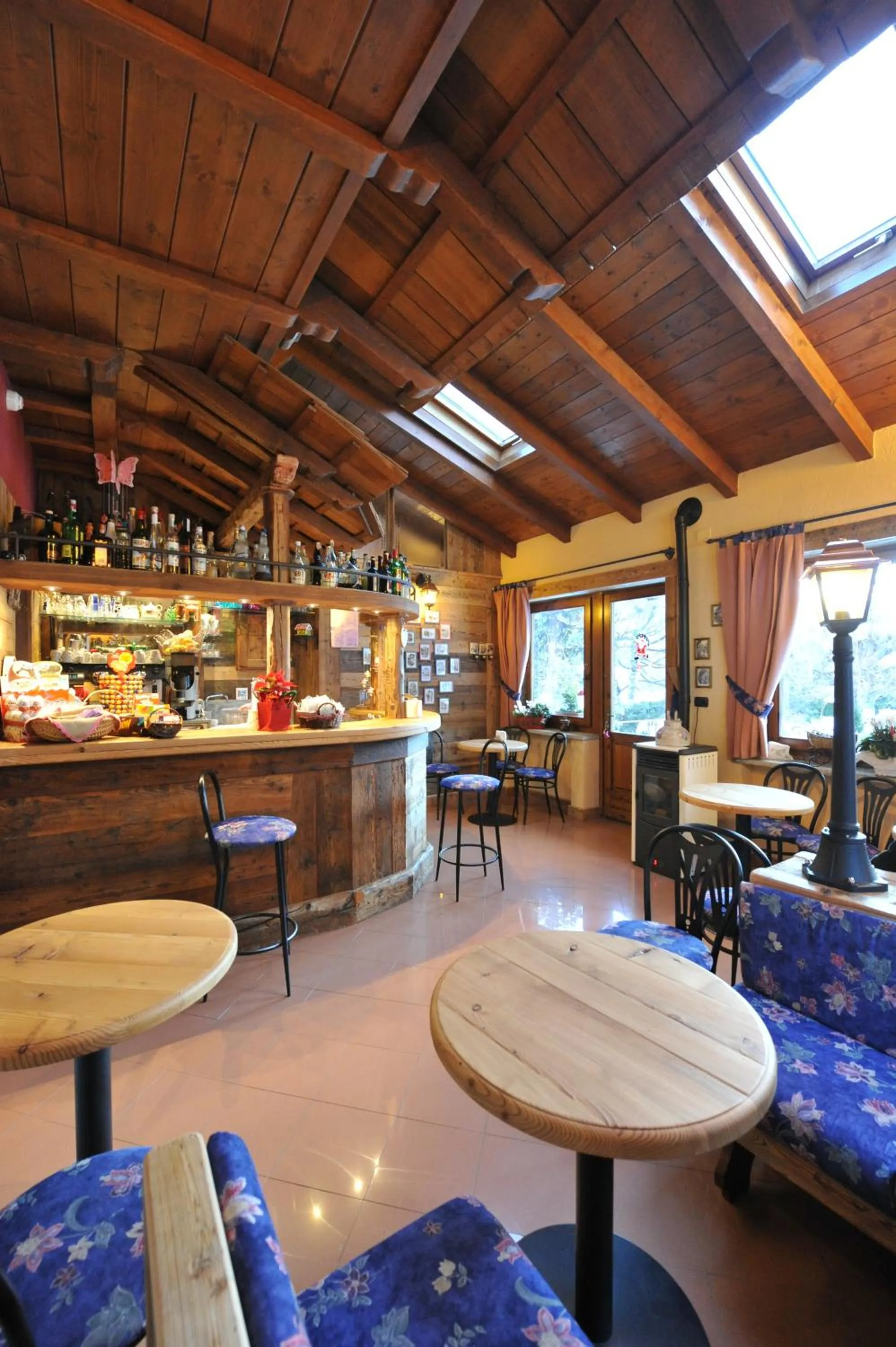 Lounge or bar in Hotel Des Roses