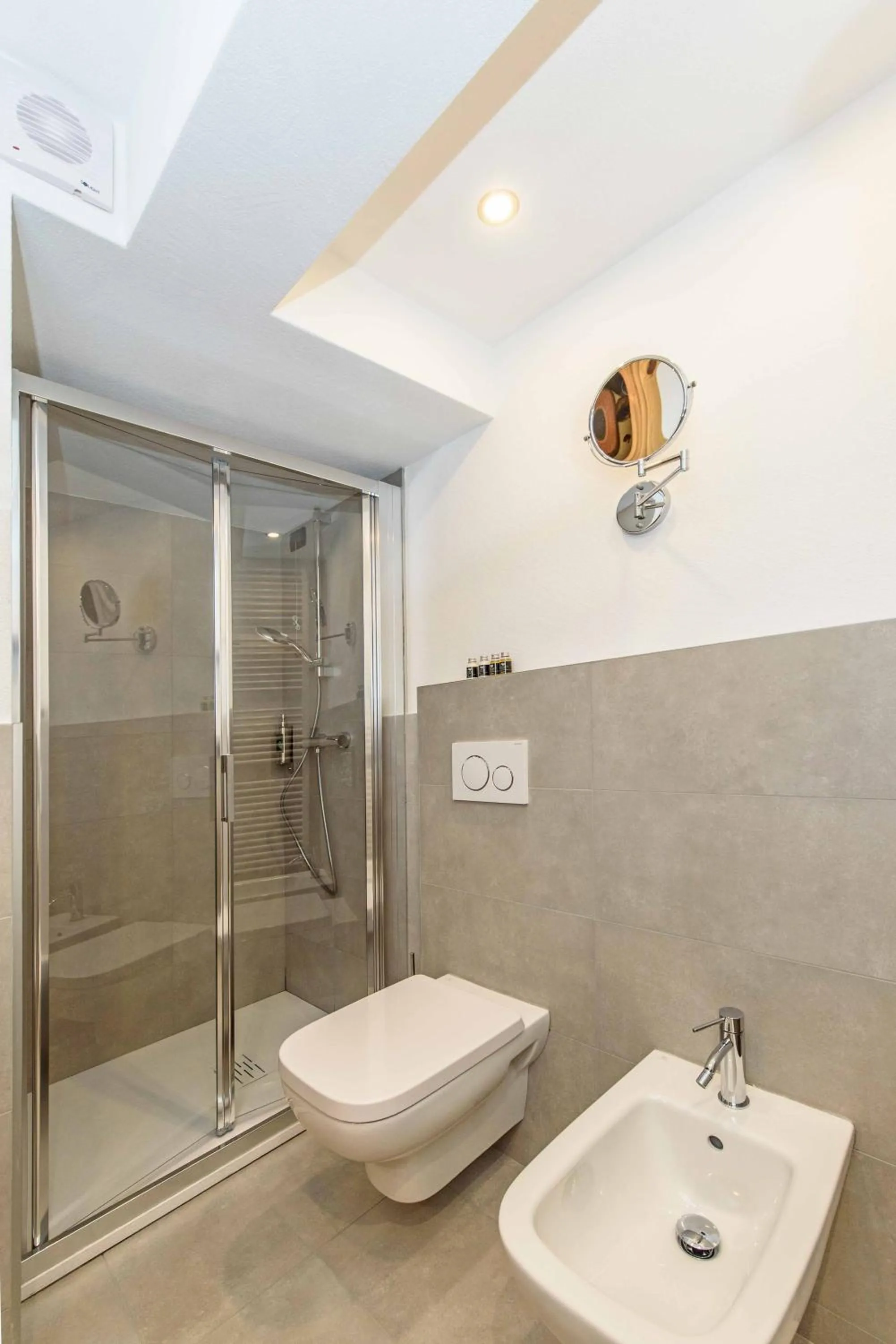 Bathroom in Hotel Des Roses