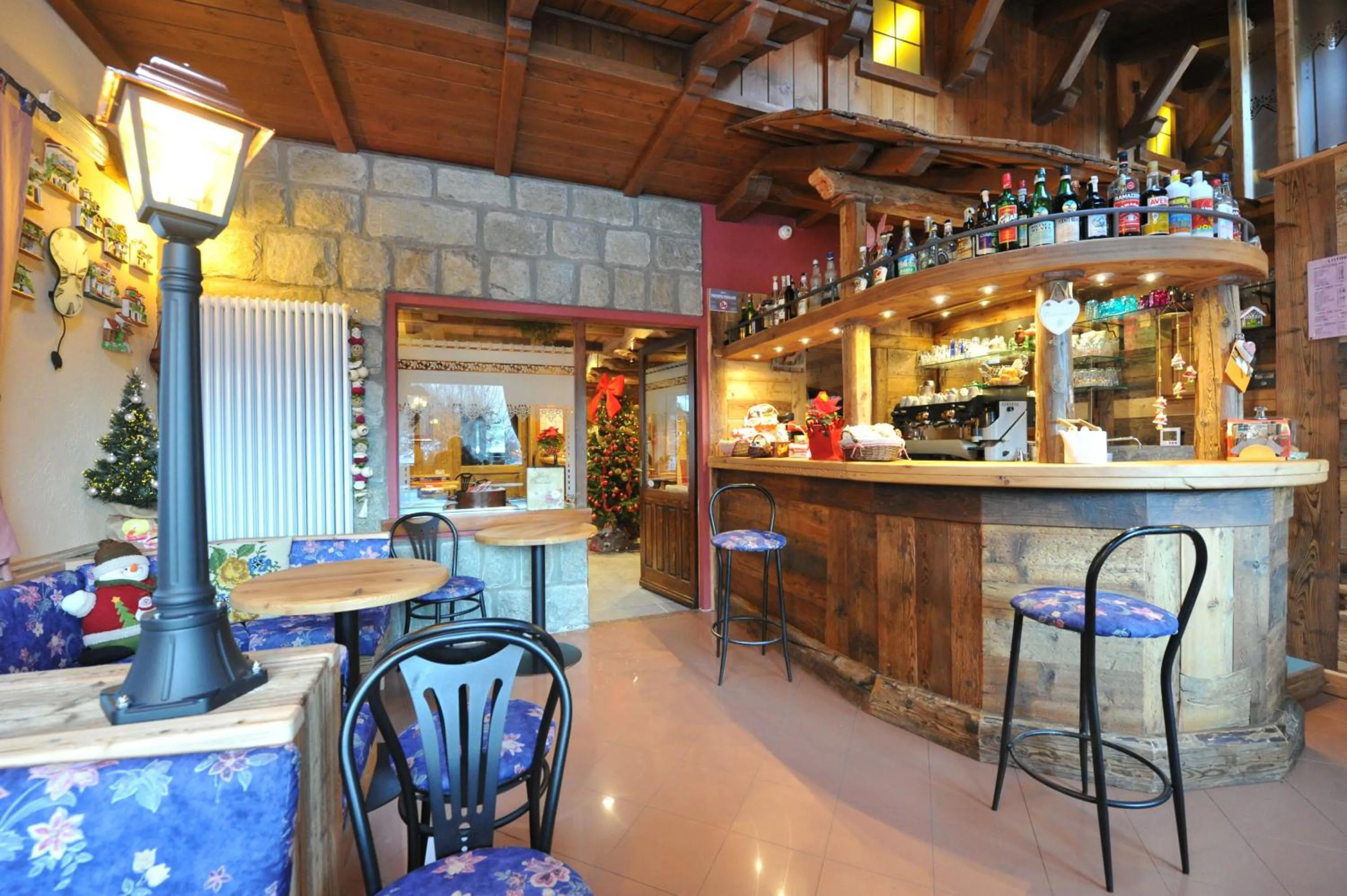 Lounge or bar in Hotel Des Roses