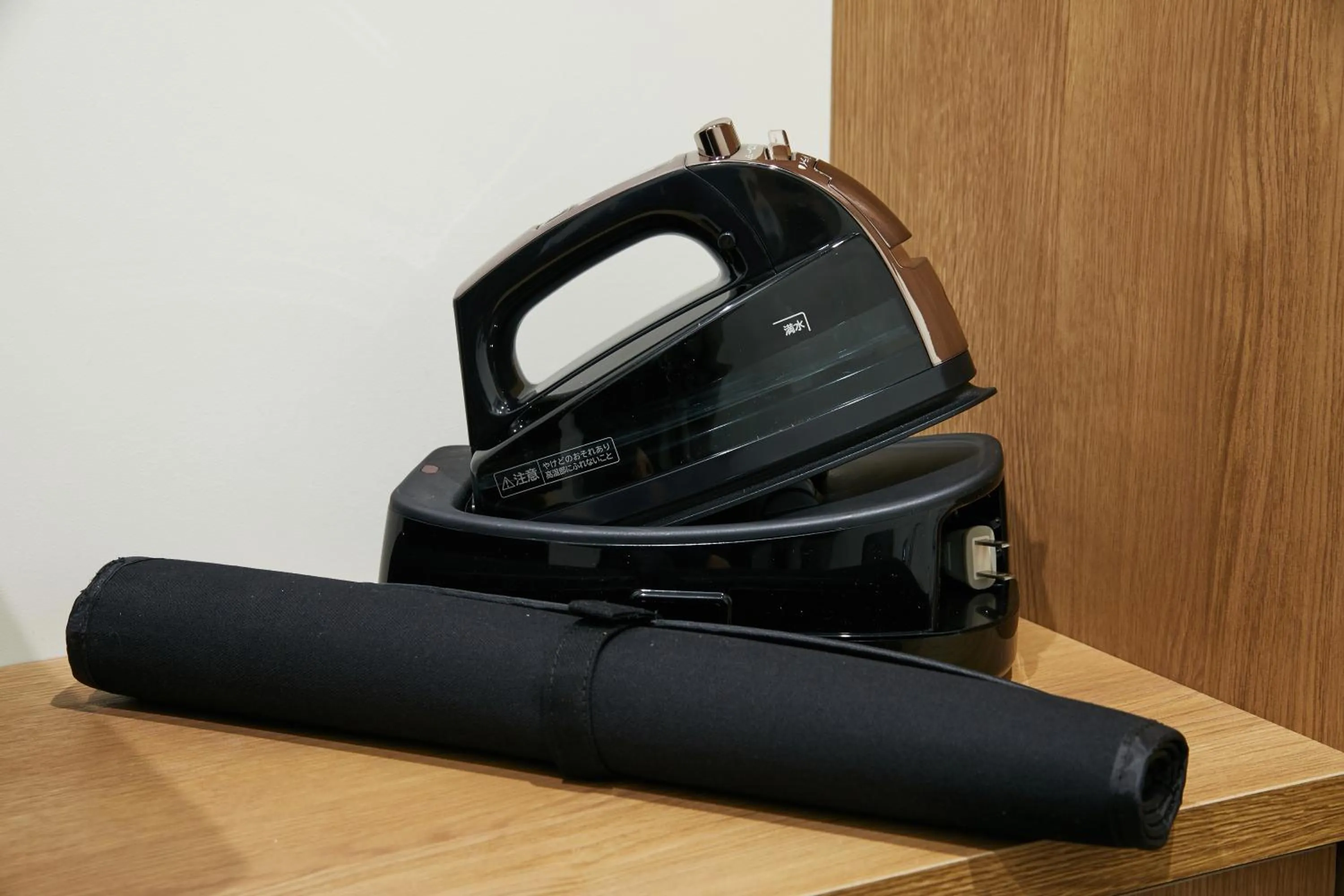 Communal lounge/ TV room in mizuka Nakasu 5 - unmanned hotel -