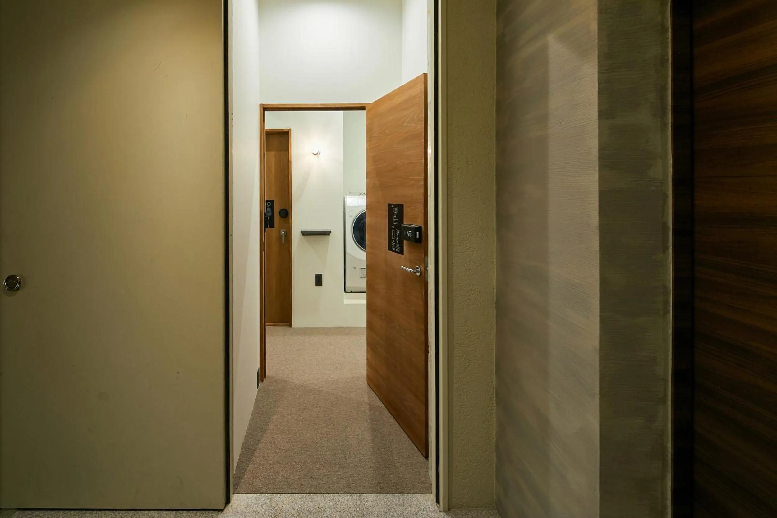 Facade/entrance in mizuka Nakasu 5 - unmanned hotel -