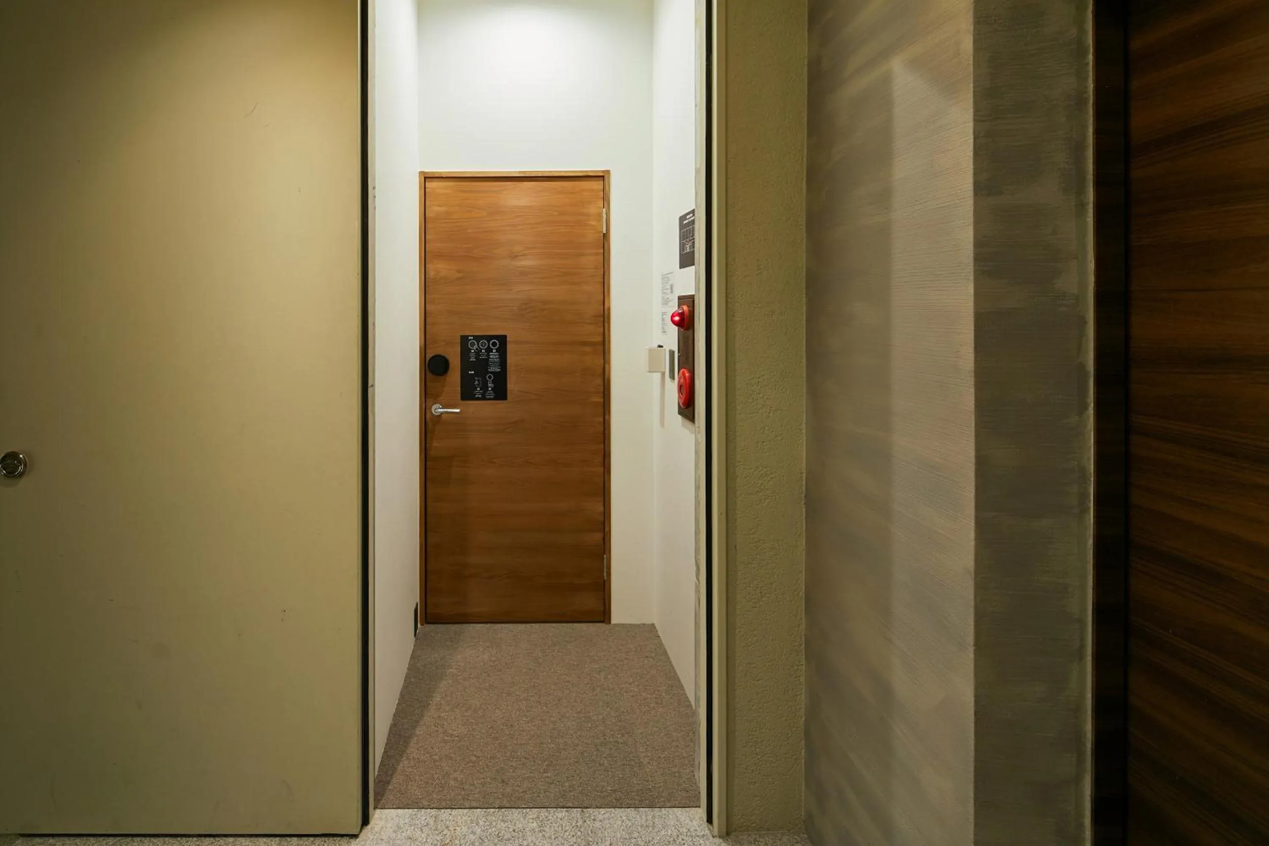 Facade/entrance in mizuka Nakasu 5 - unmanned hotel -