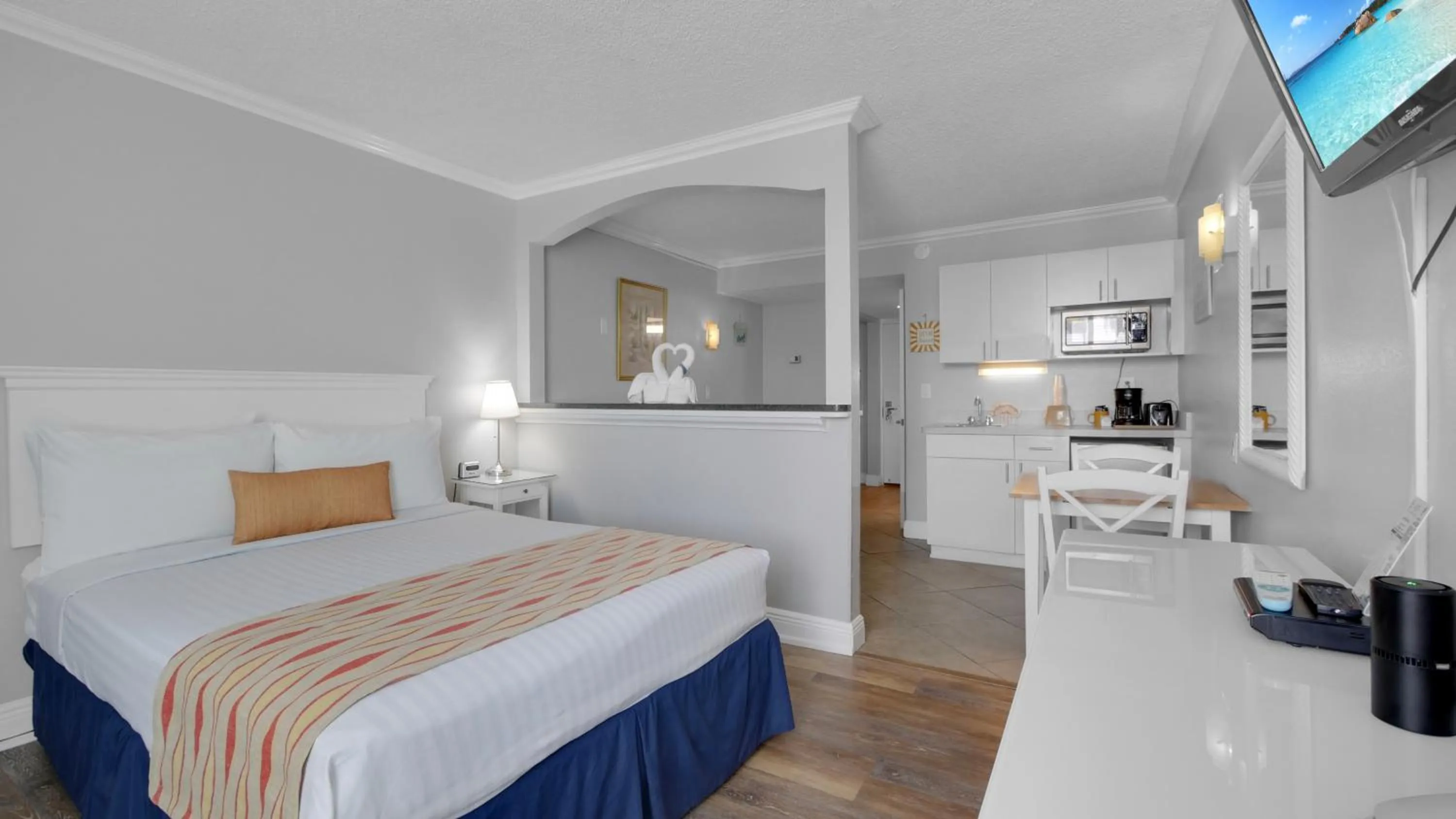 Bed in Pelican Pointe Clearwater Beach Hotel