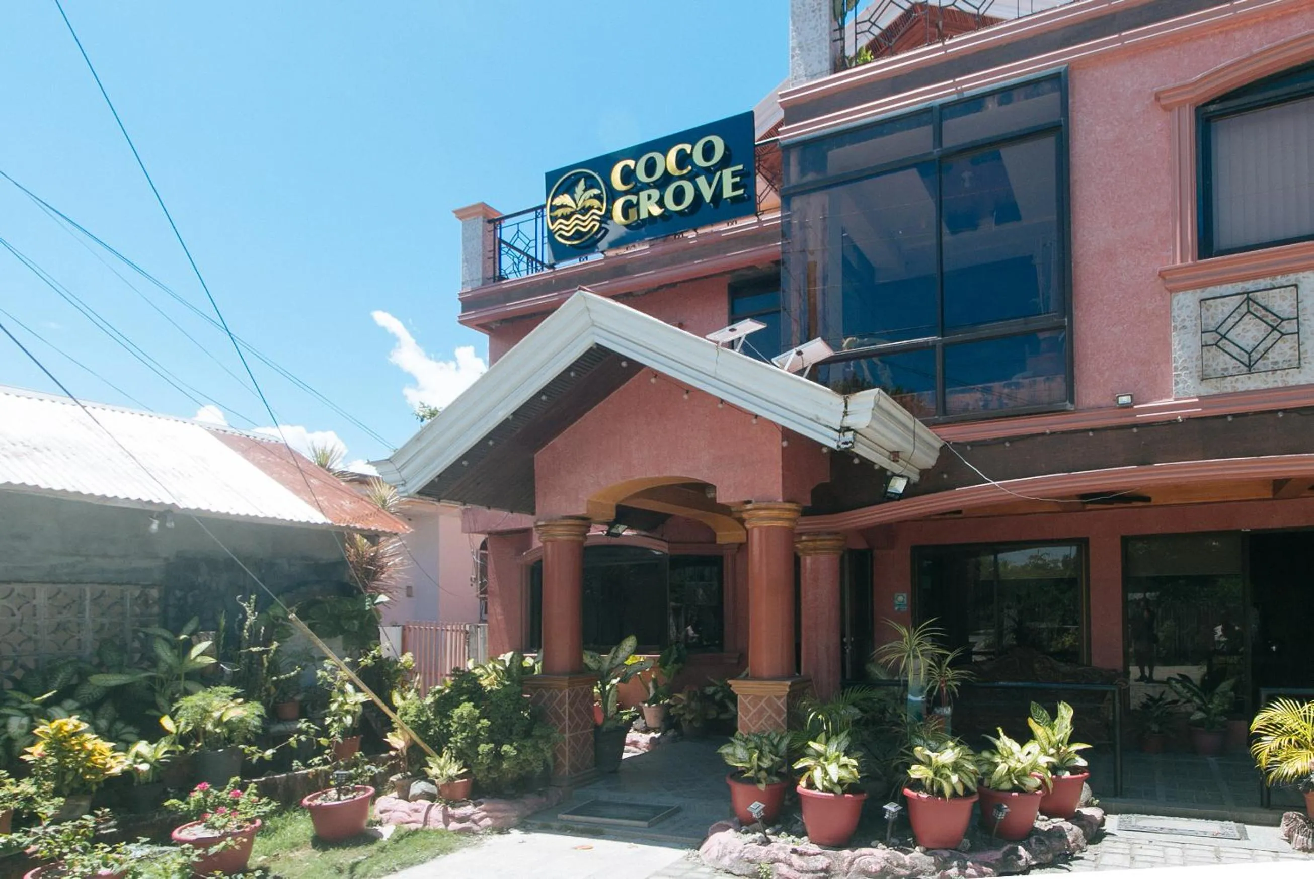 Property building in RedDoorz at Coco Grove Tourist Inn