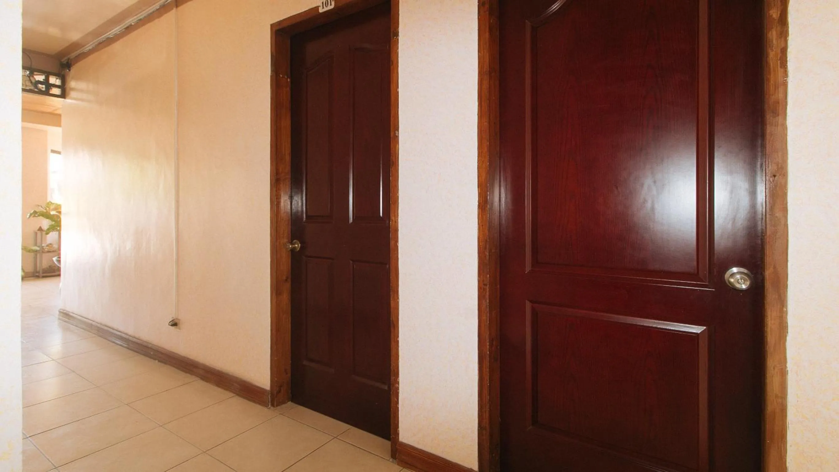 Property building in RedDoorz at Coco Grove Tourist Inn