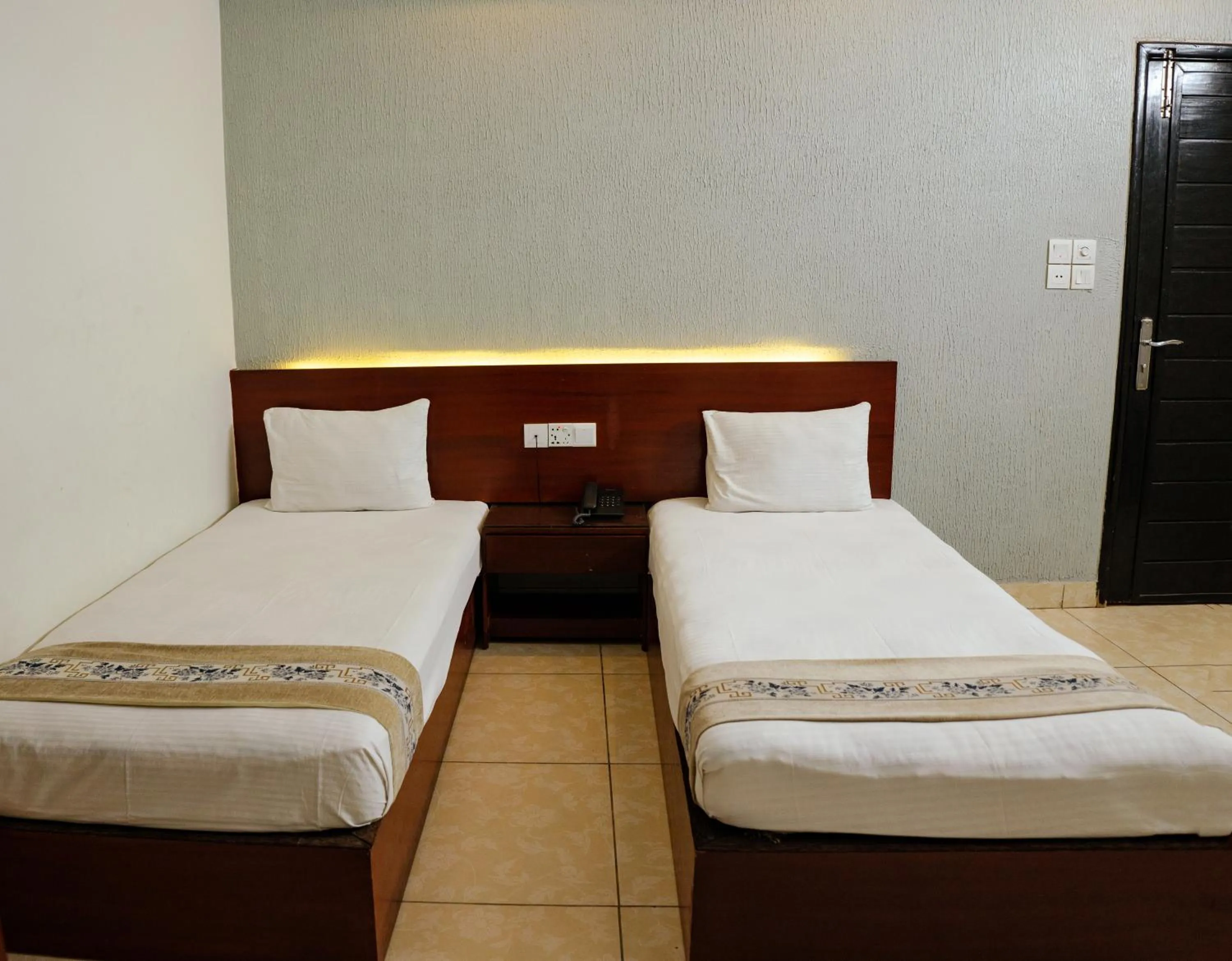 Bed in Laguna Beach Hotel & Resort