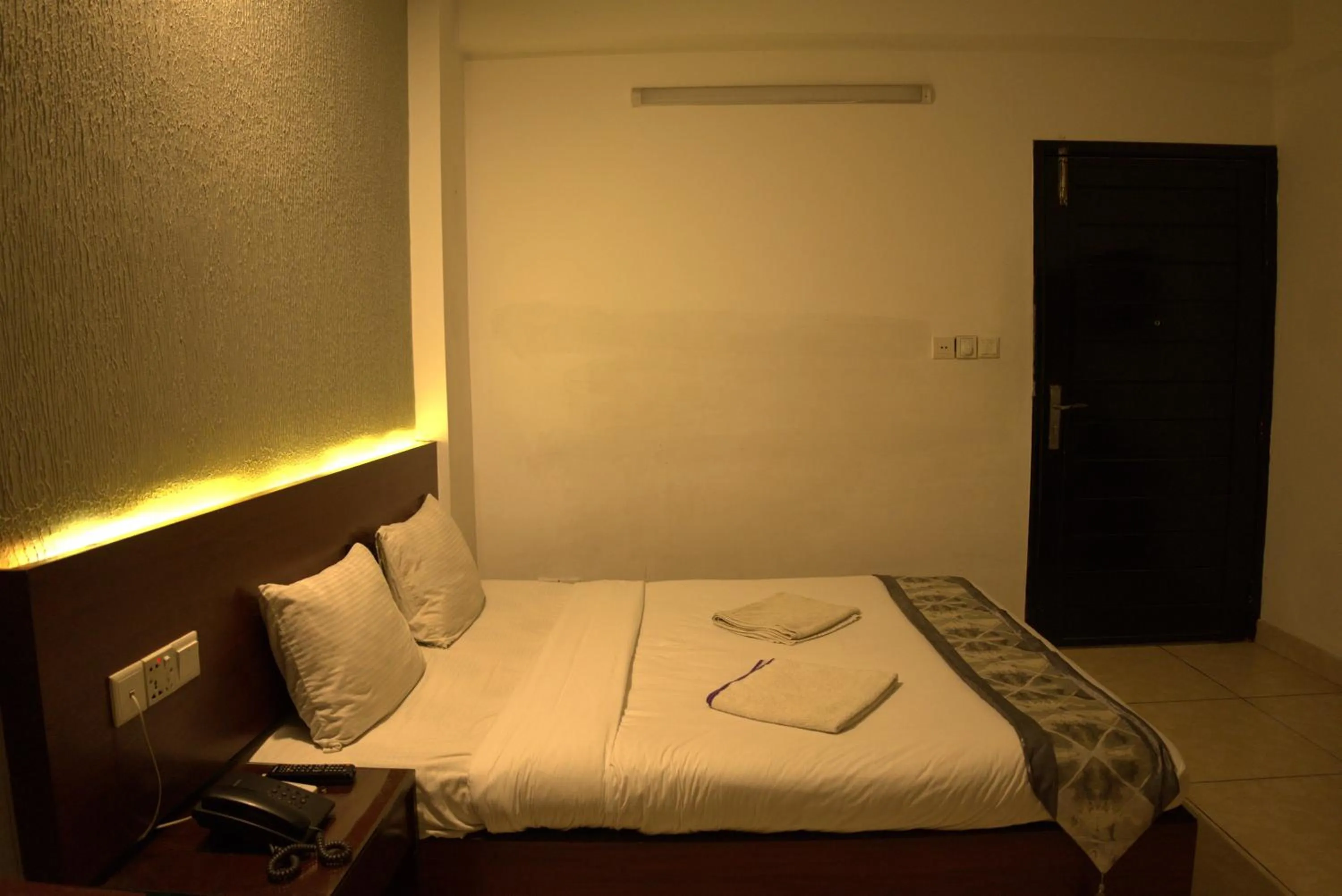 Bed in Laguna Beach Hotel & Resort