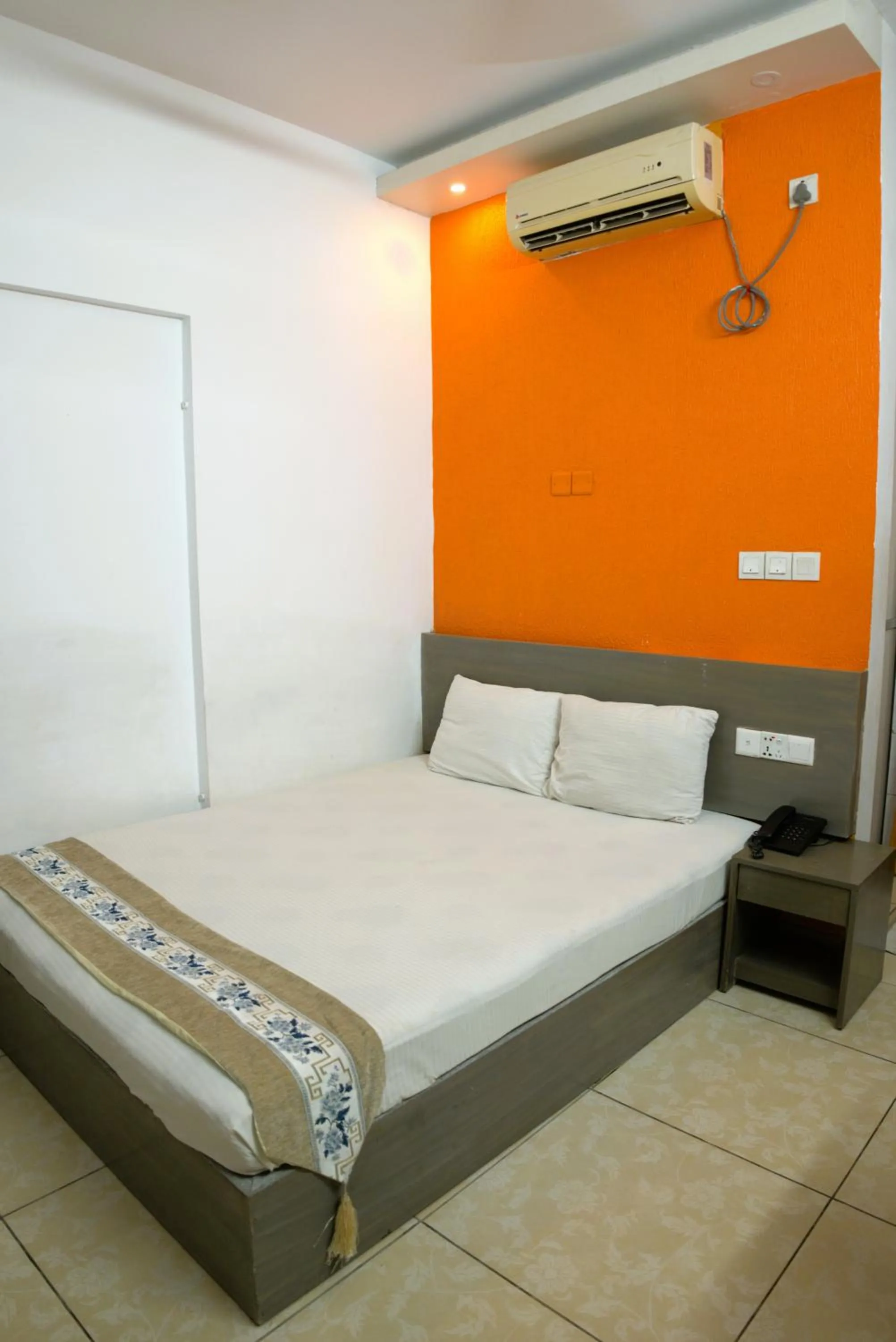 Bed in Laguna Beach Hotel & Resort