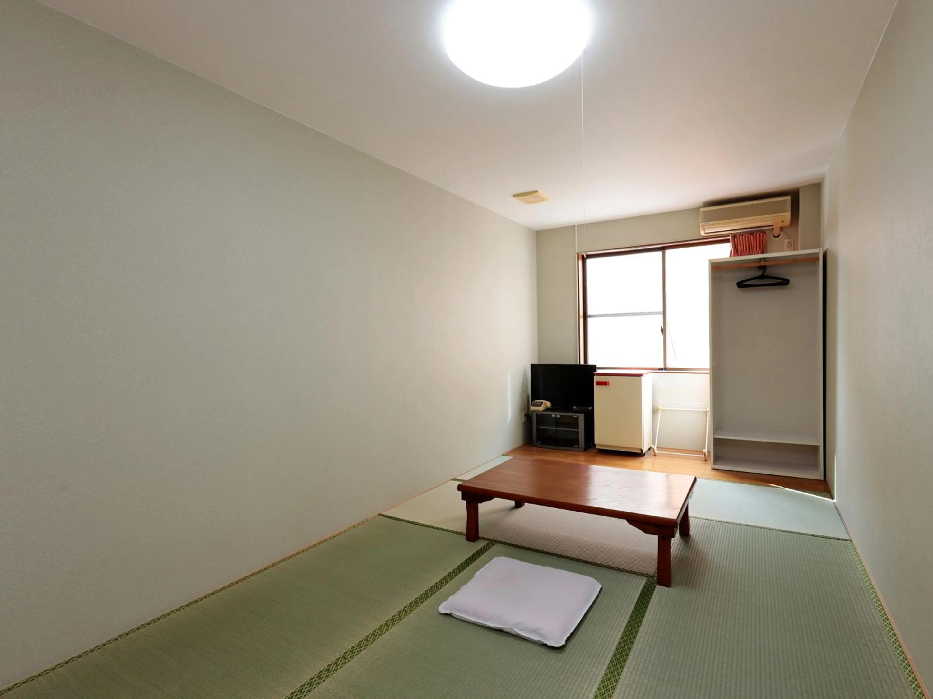 Photo of the whole room in Tabist Izumi Yusen Shukuhaku Center