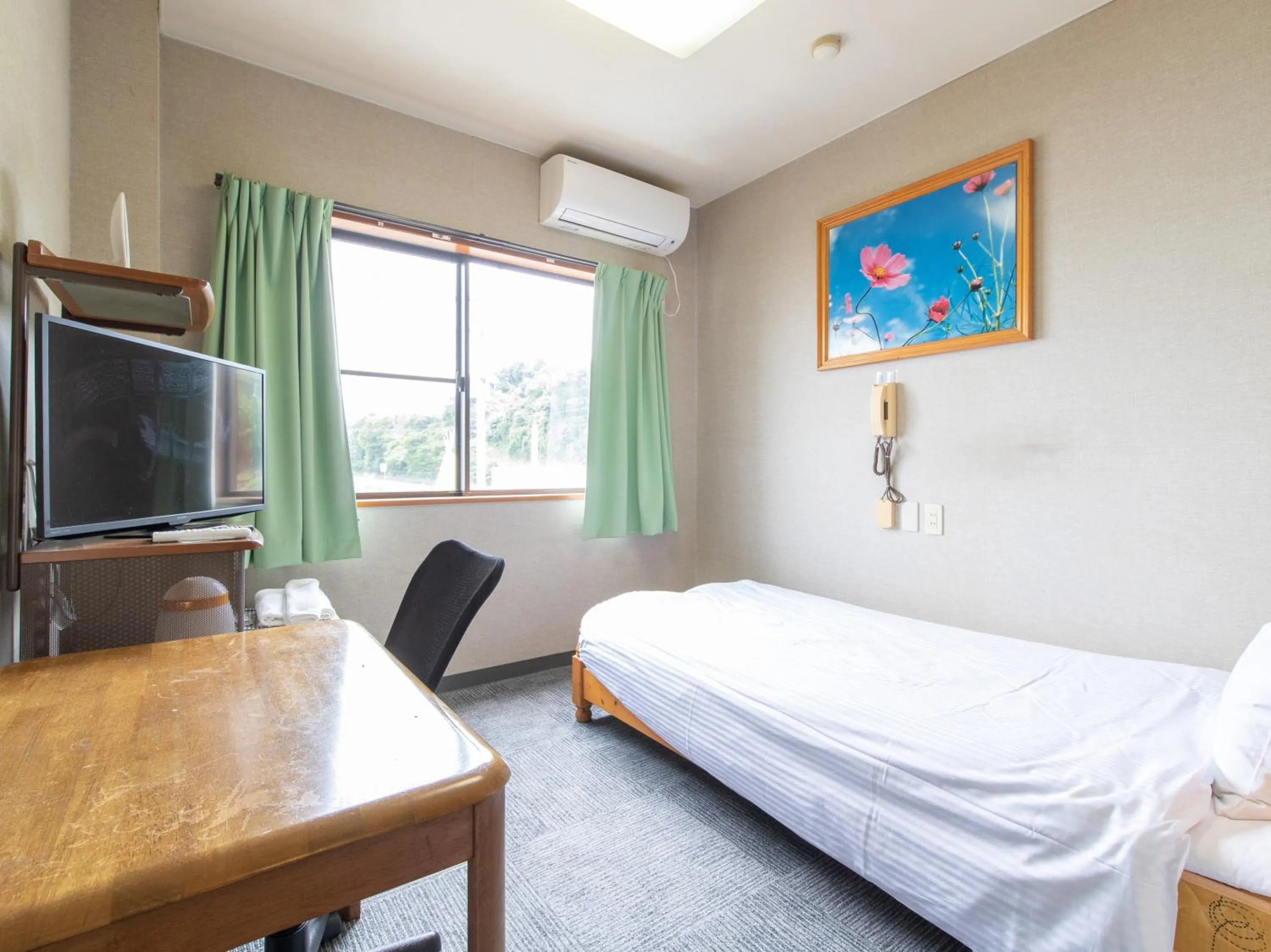 Photo of the whole room, Bed in Tabist Izumi Yusen Shukuhaku Center