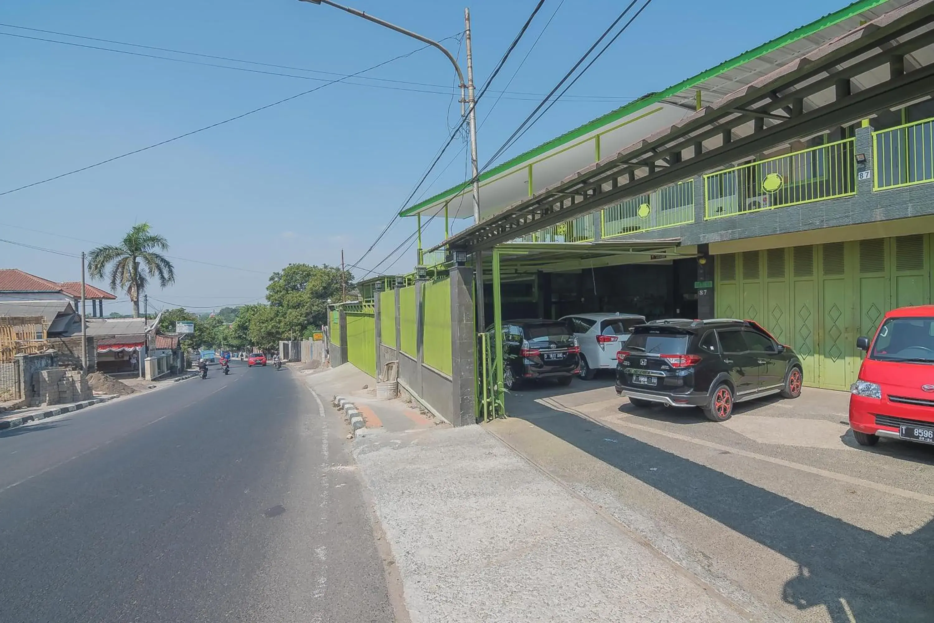 Property building in RedDoorz Syariah near Museum Wisma Karya Subang Property building in RedDoorz Syariah near Museum Wisma Karya Subang