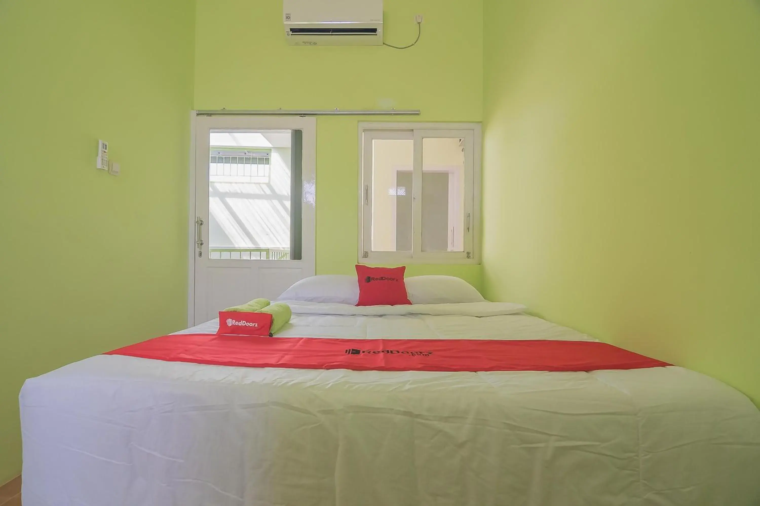 Bedroom, Bed in RedDoorz Syariah near Museum Wisma Karya Subang Bedroom, Bed in RedDoorz Syariah near Museum Wisma Karya Subang