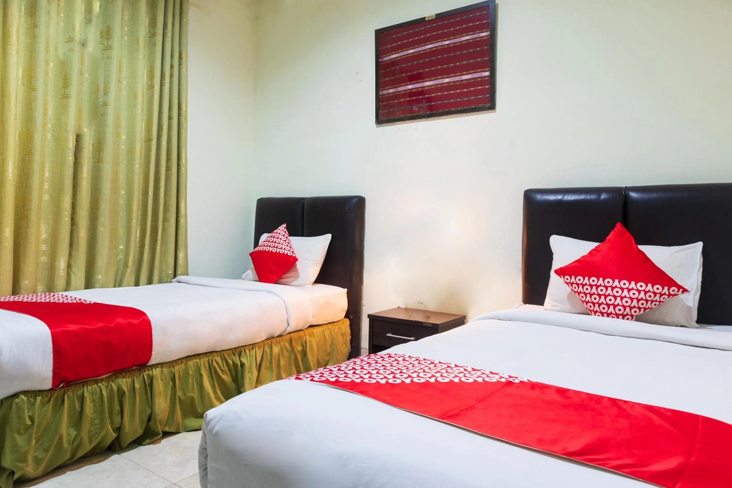 Bedroom in Super OYO 1682 Greenia Hotel