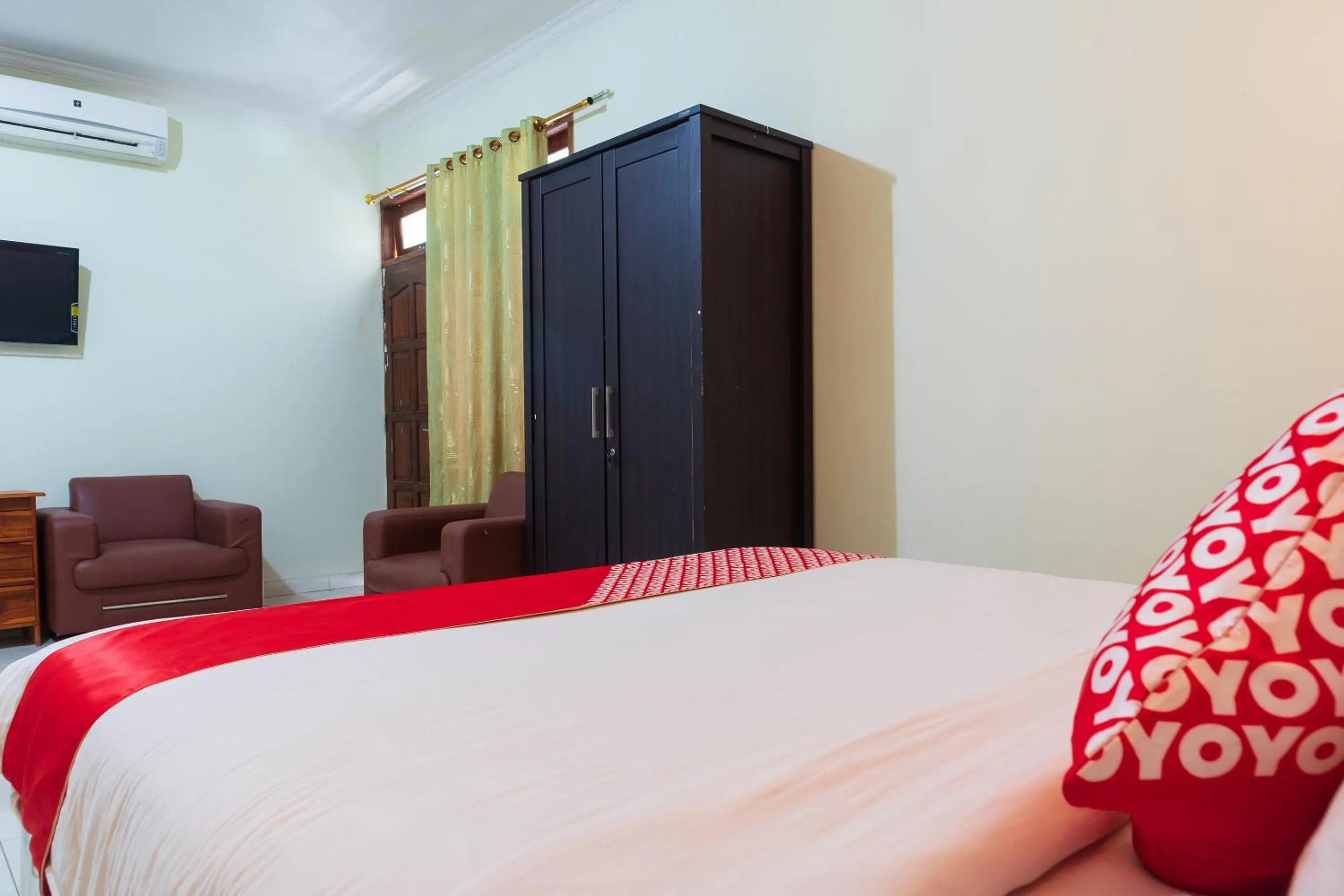 Bedroom in Super OYO 1682 Greenia Hotel