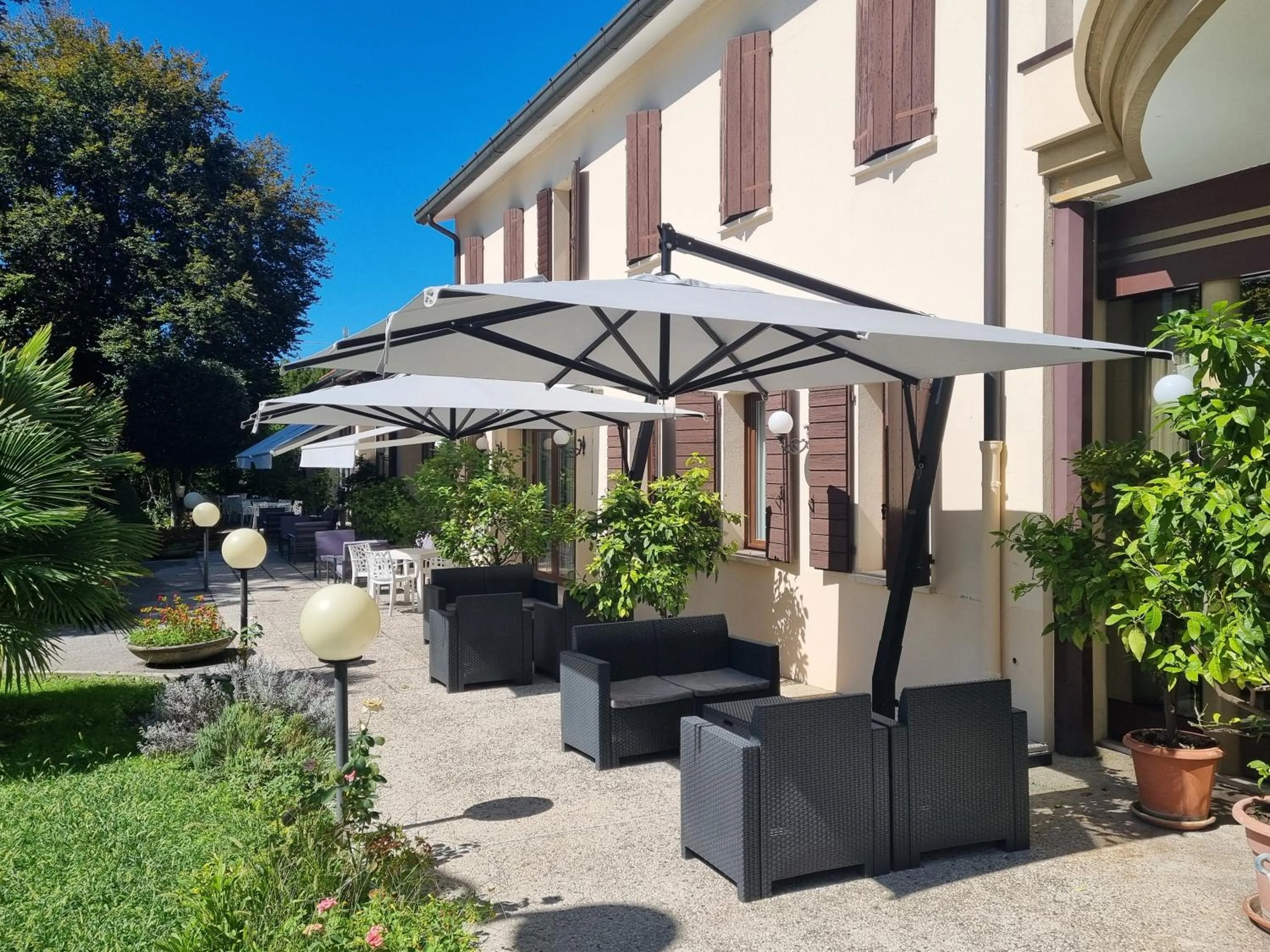 Property building in Hotel Piroga Padova