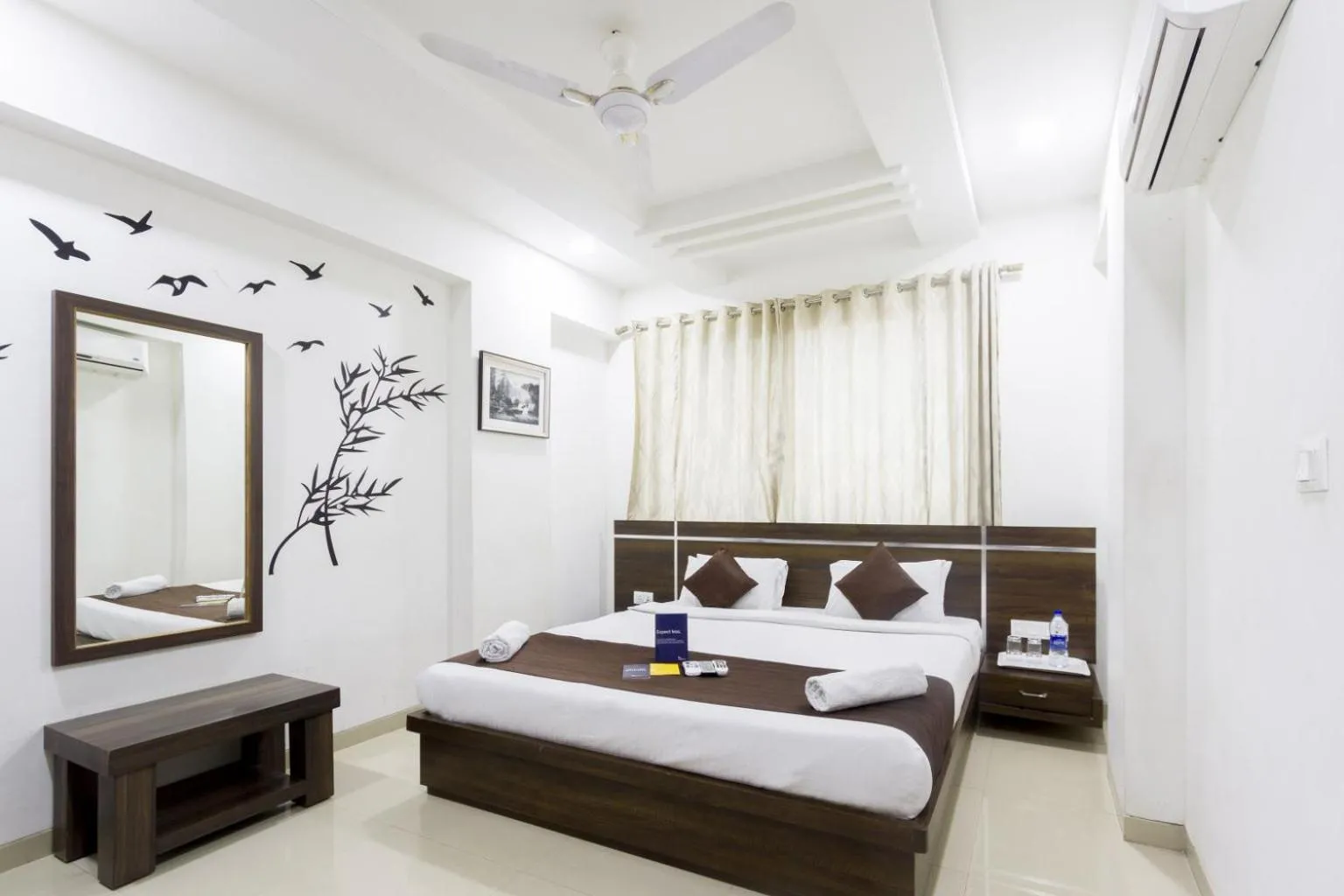 Standard King Room - single occupancy in Aarya Regency