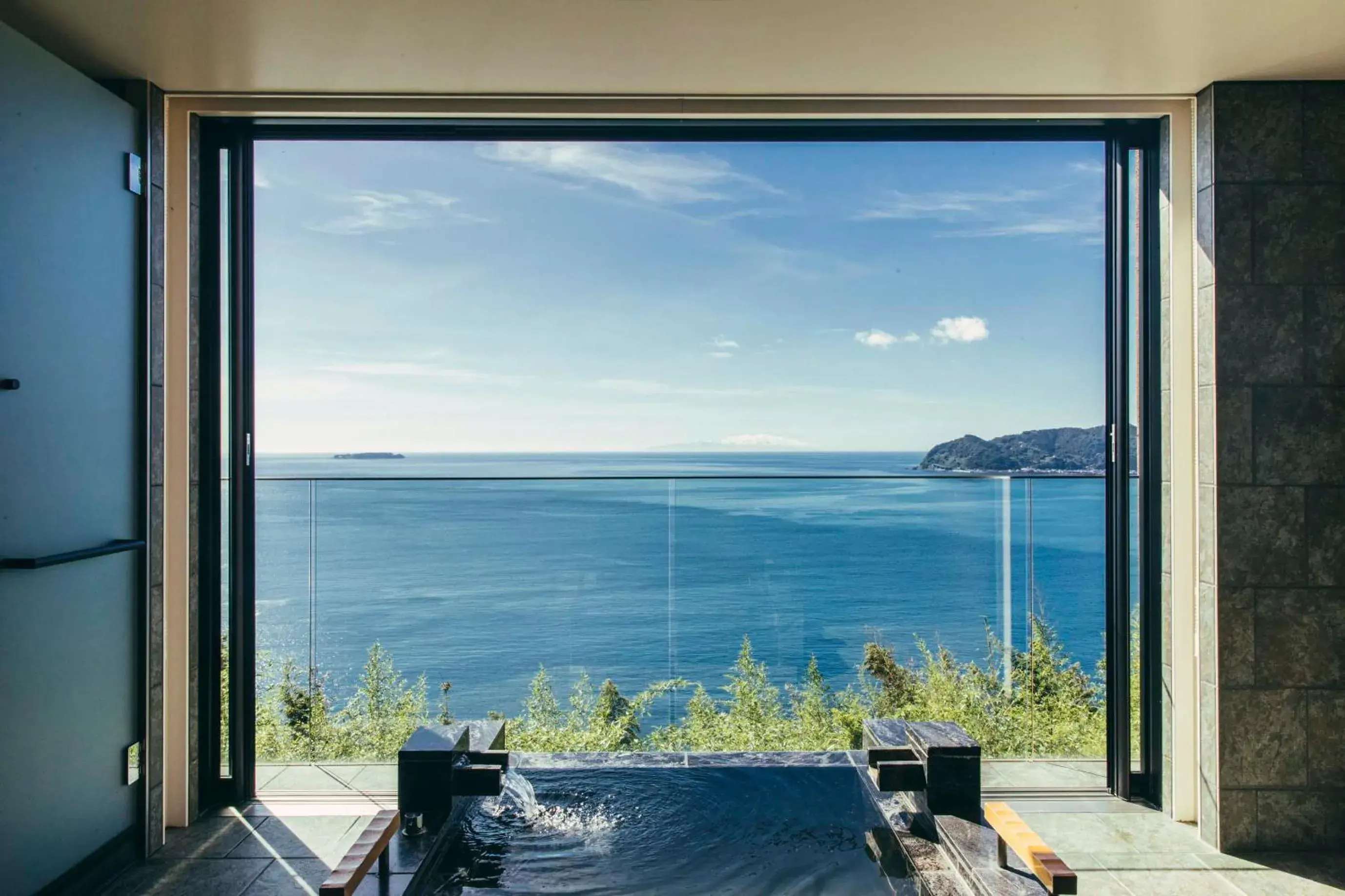 Corner Suite 1F in THE HIRAMATSU HOTELS & RESORTS ATAMI Corner Suite 1F in THE HIRAMATSU HOTELS & RESORTS ATAMI