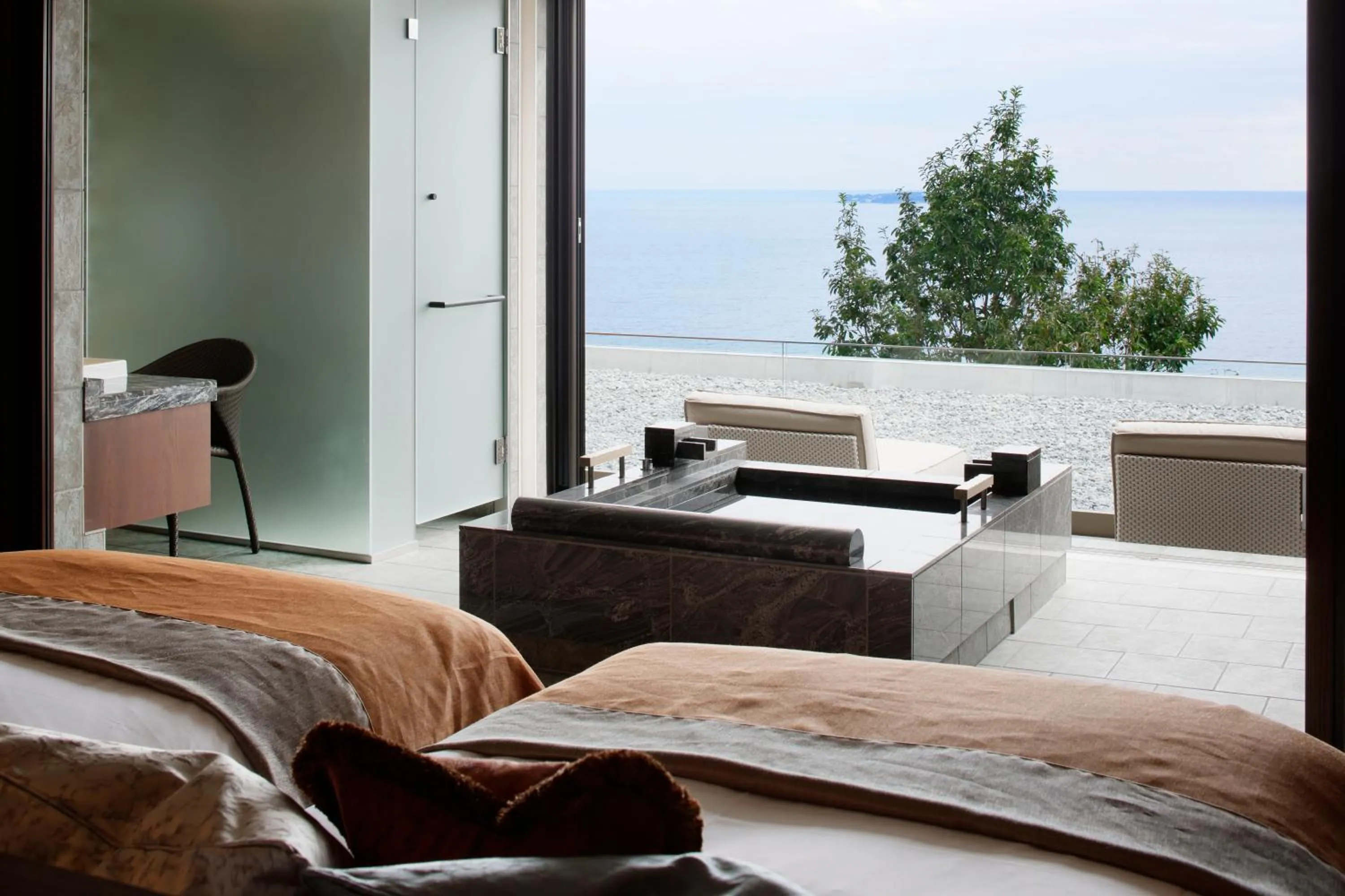 Hot Spring Bath, Bed in THE HIRAMATSU HOTELS & RESORTS ATAMI