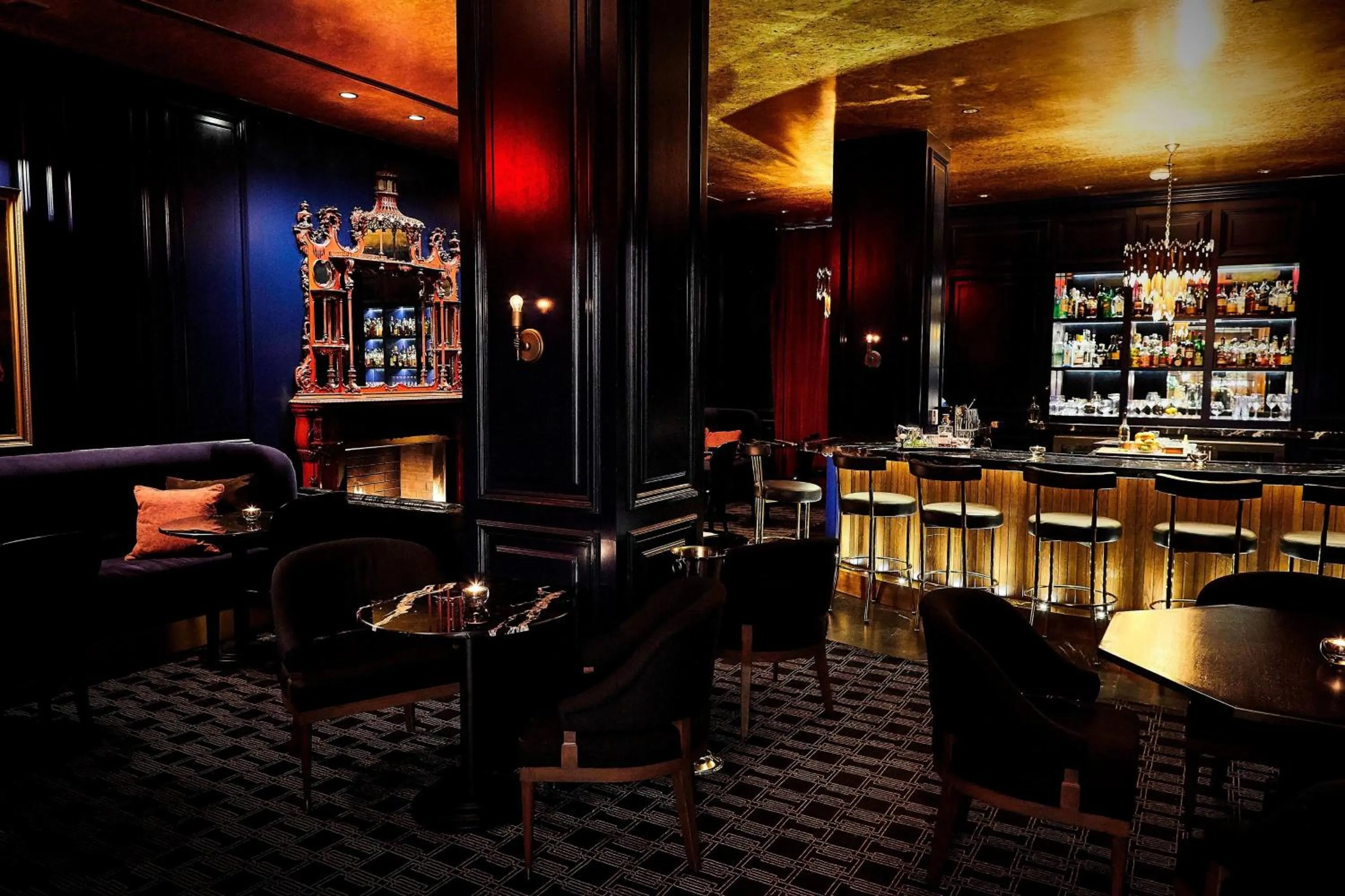 Lounge or bar in The Adolphus, Autograph Collection