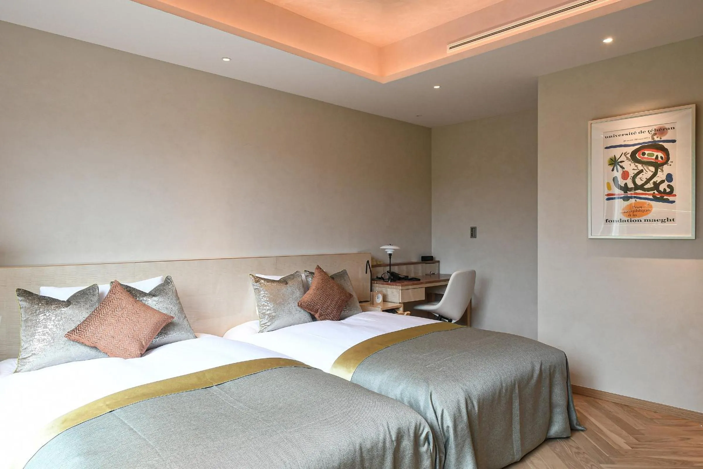 Bed in THE HIRAMATSU HOTELS & RESORTS SENGOKUHARA HAKONE