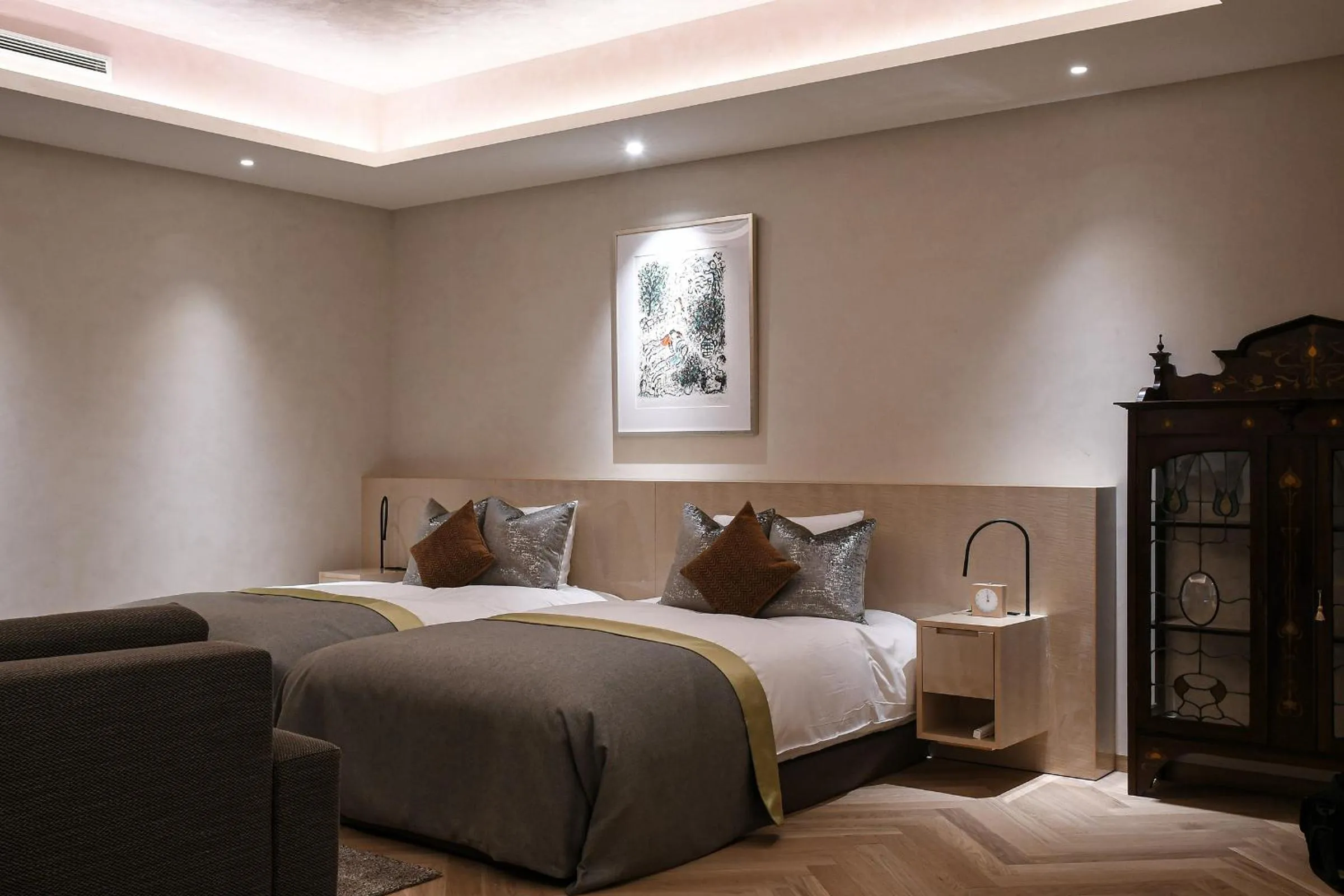 Bed in THE HIRAMATSU HOTELS & RESORTS SENGOKUHARA HAKONE