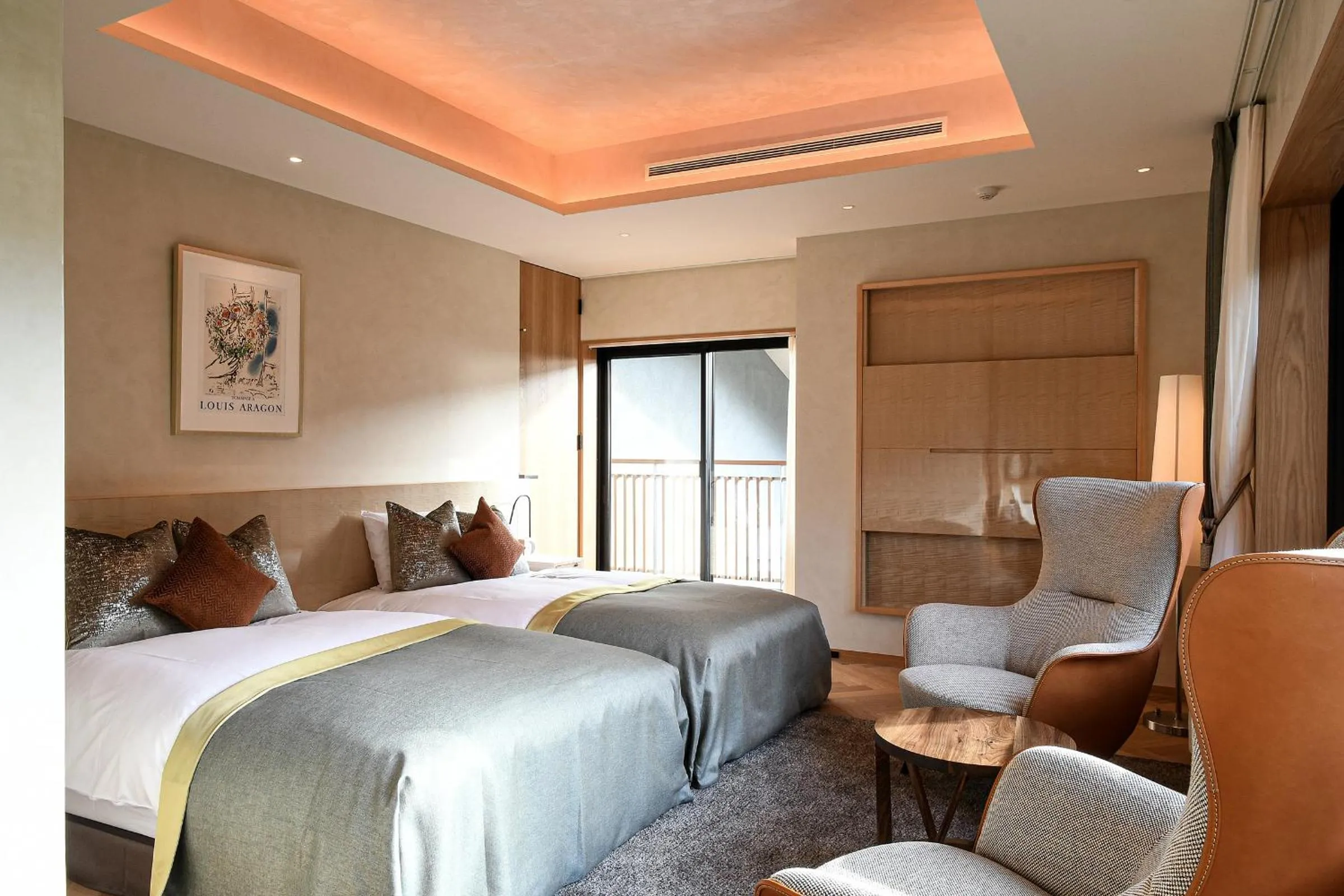 Bed in THE HIRAMATSU HOTELS & RESORTS SENGOKUHARA HAKONE