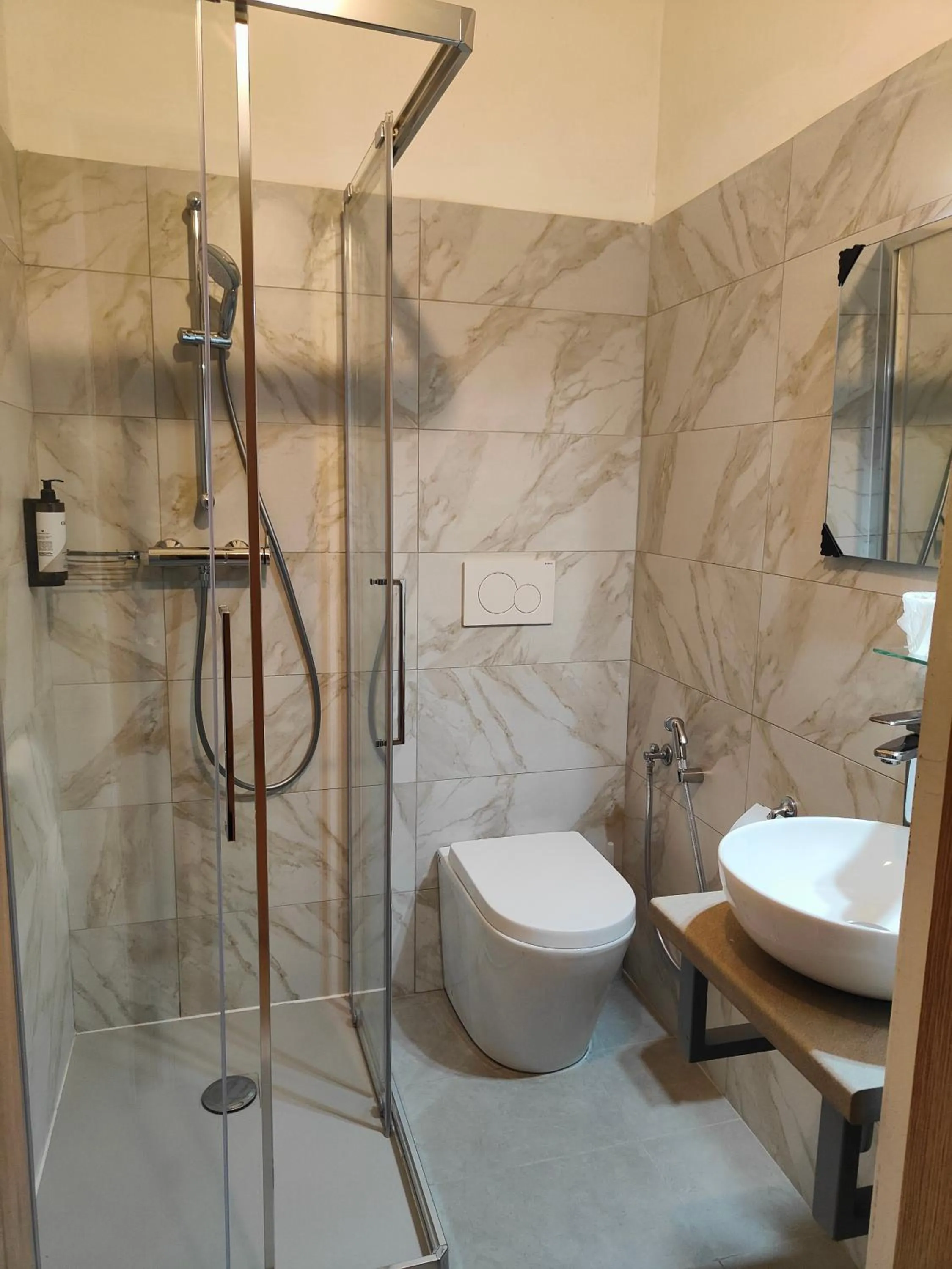 Bathroom in Hotel Romano