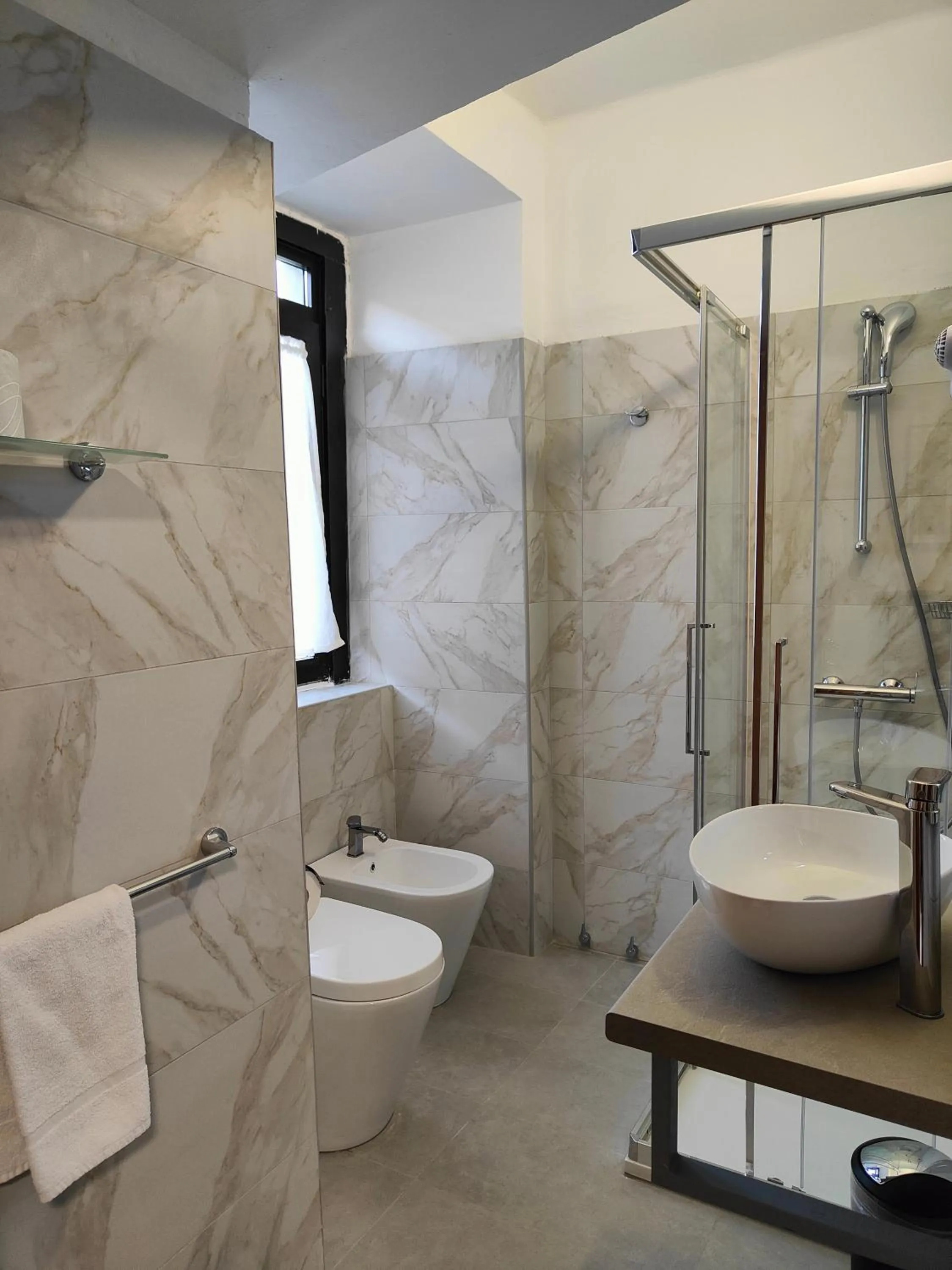 Bathroom in Hotel Romano